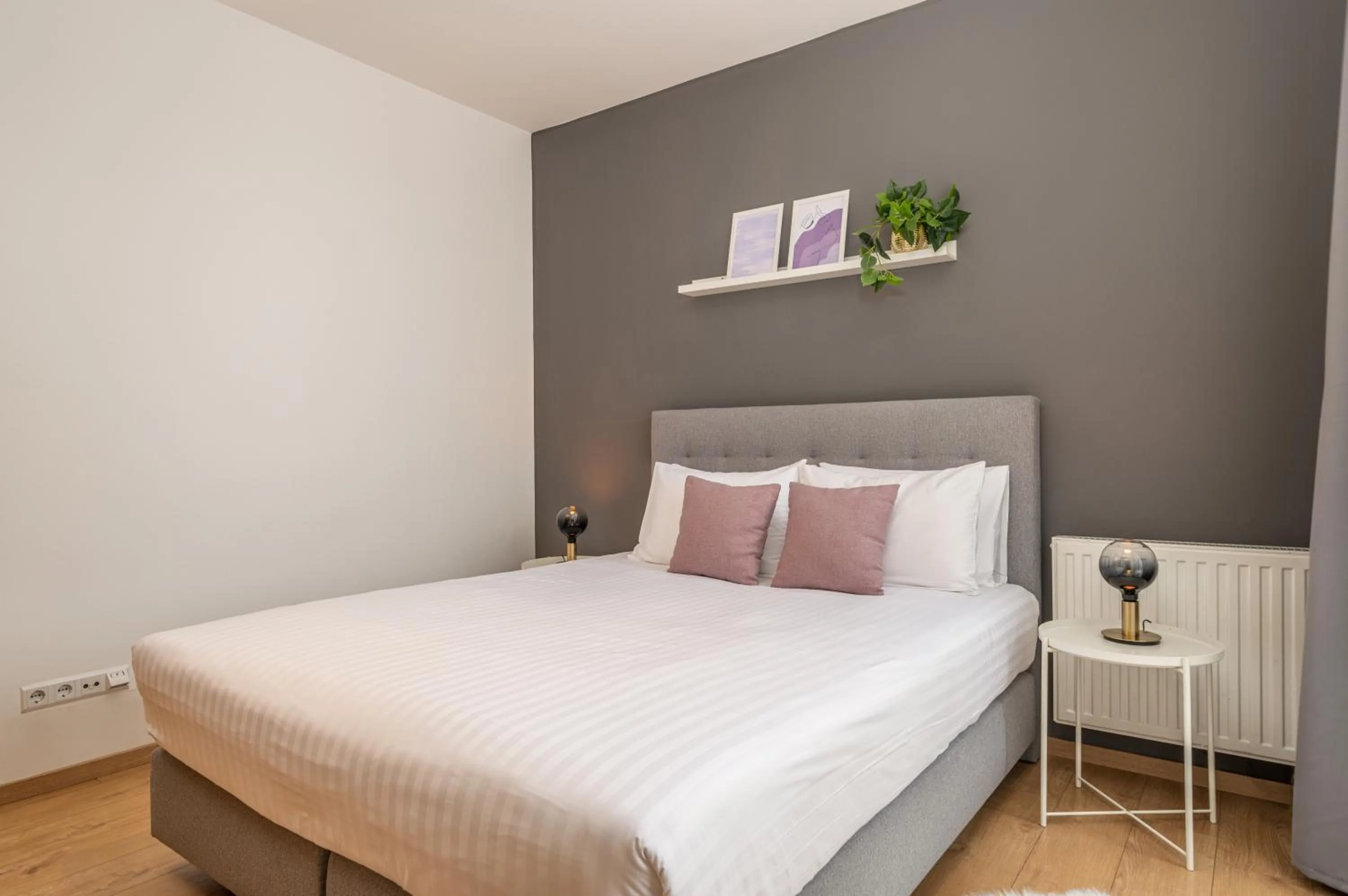 Bedroom, Bed in Central Passage Apartments by Vagabond Downtown