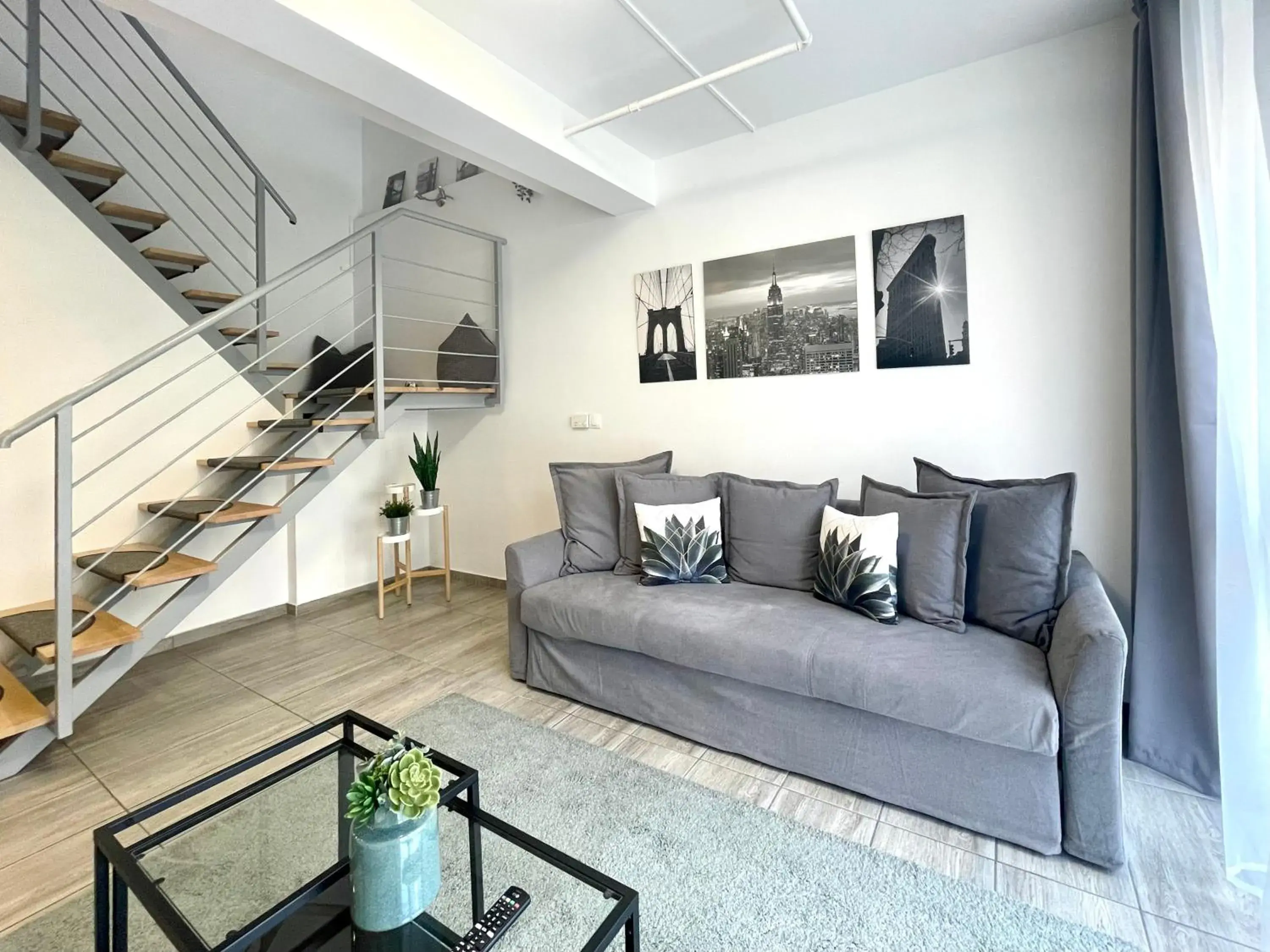 One-Bedroom Deluxe Apartment in Central Passage Apartments by Vagabond Downtown One-Bedroom Deluxe Apartment in Central Passage Apartments by Vagabond Downtown