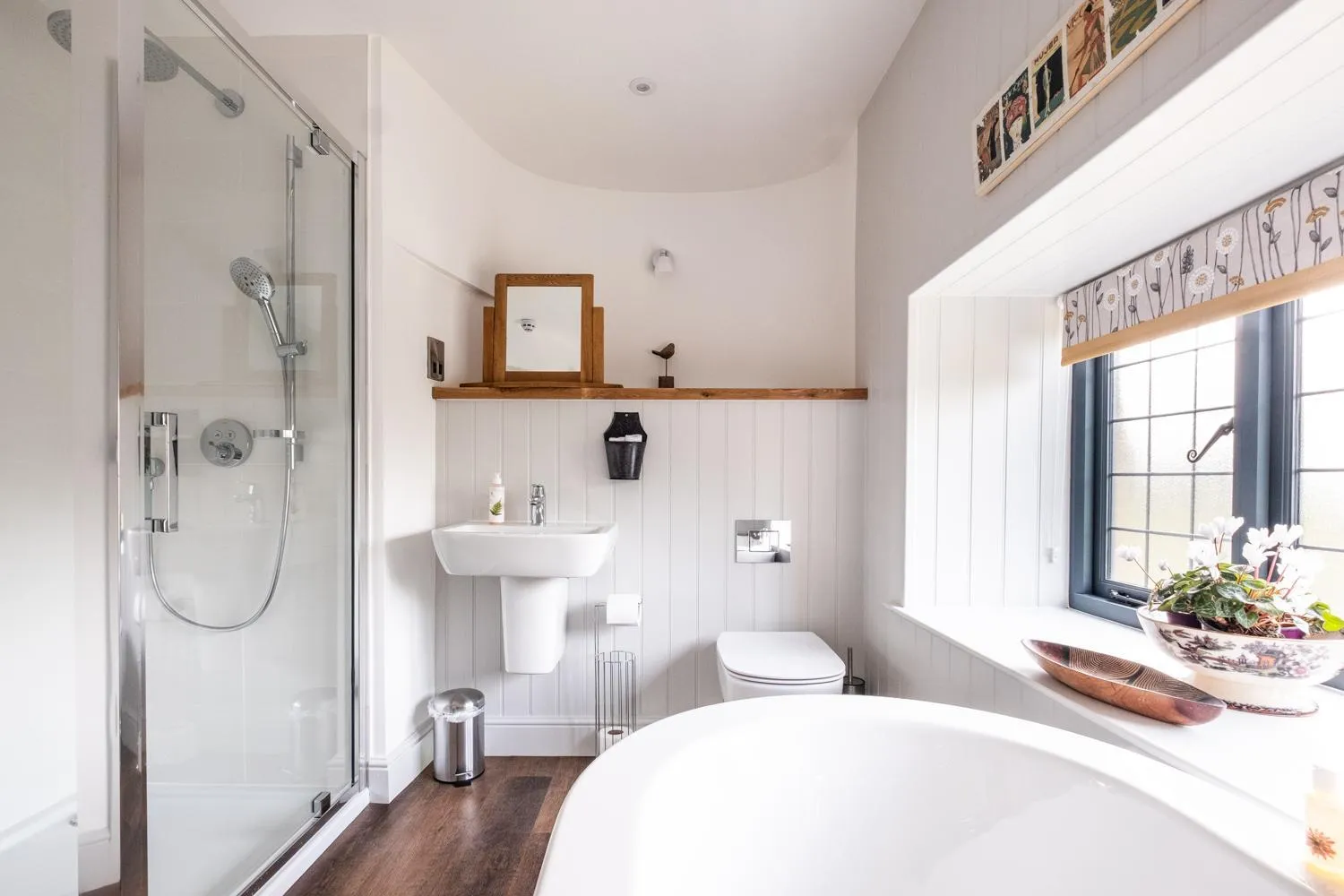 Bathroom, Bed in The Bell at Sapperton