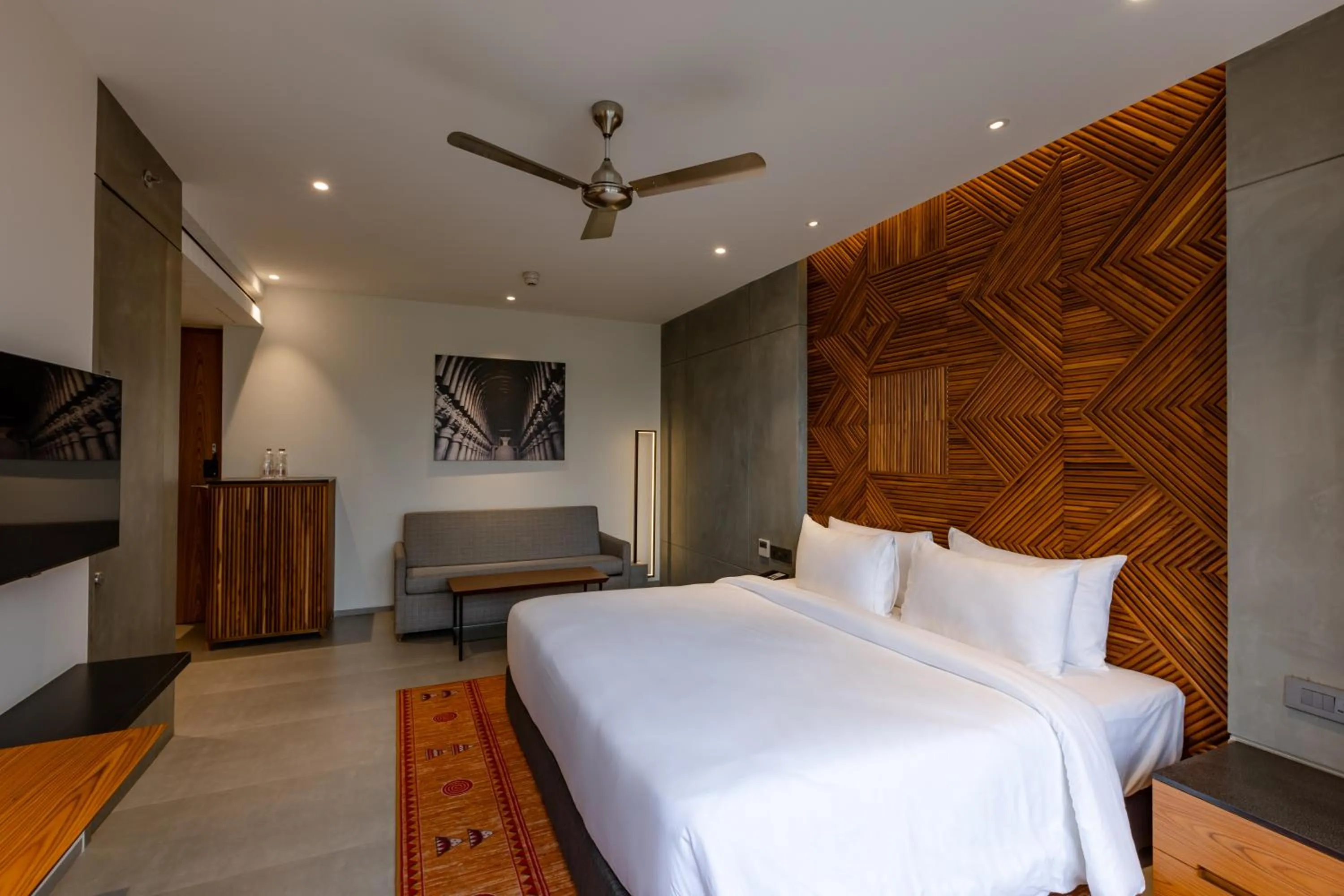 Coffee/tea facilities, Bed in Radisson Resort and Spa Lonavala