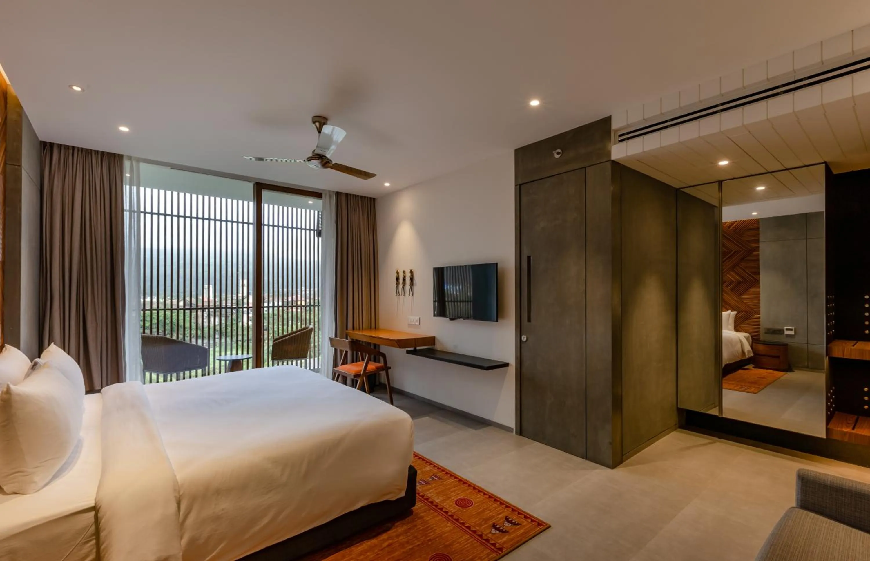 TV and multimedia, Bed in Radisson Resort and Spa Lonavala