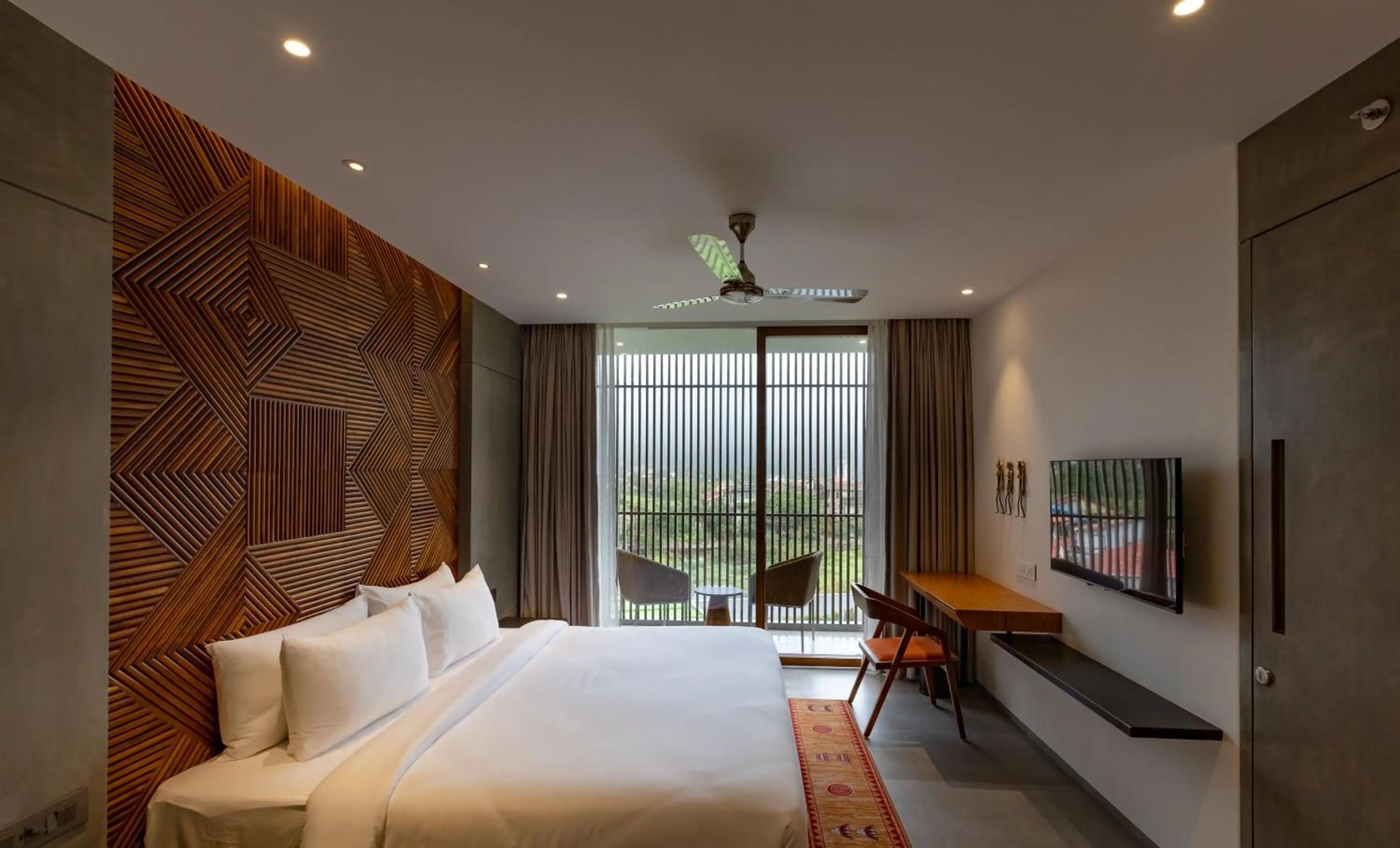 TV and multimedia, Bed in Radisson Resort and Spa Lonavala