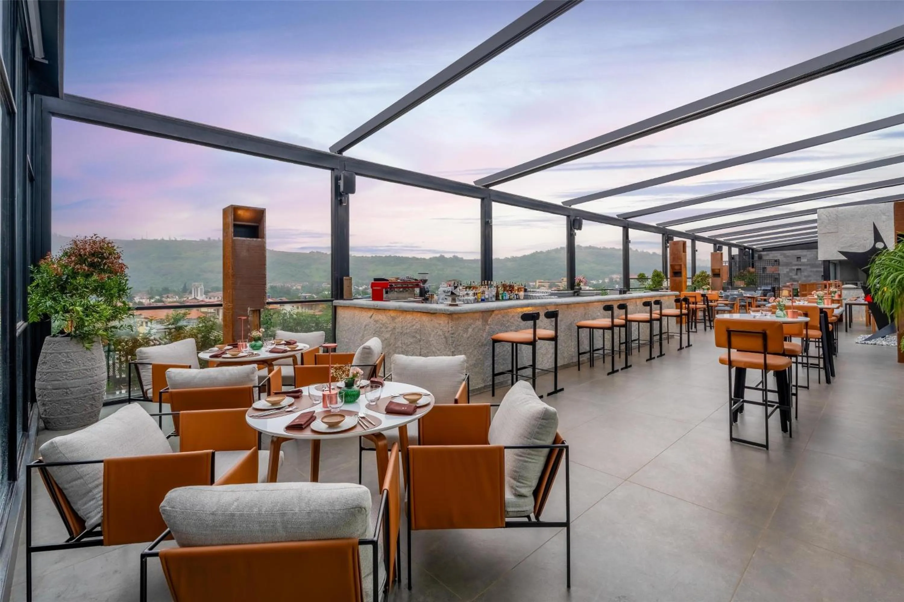 Lounge or bar in Radisson Resort and Spa Lonavala