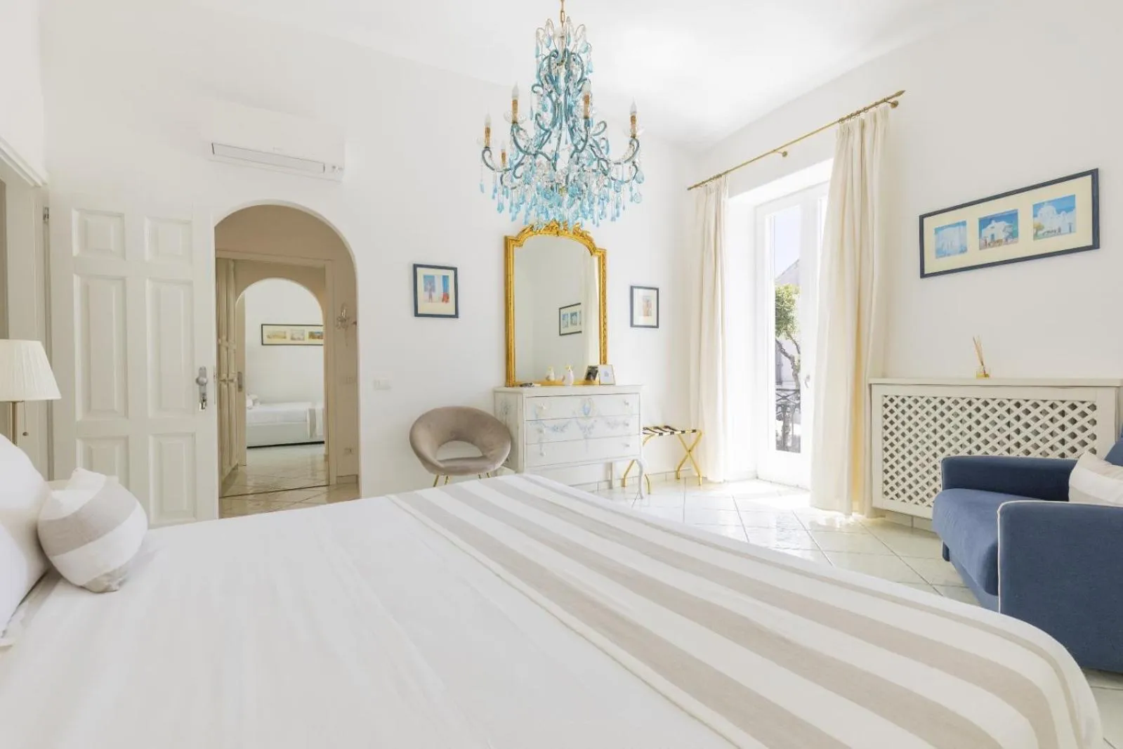 Bed in Queen Suite - Luxury Rooms