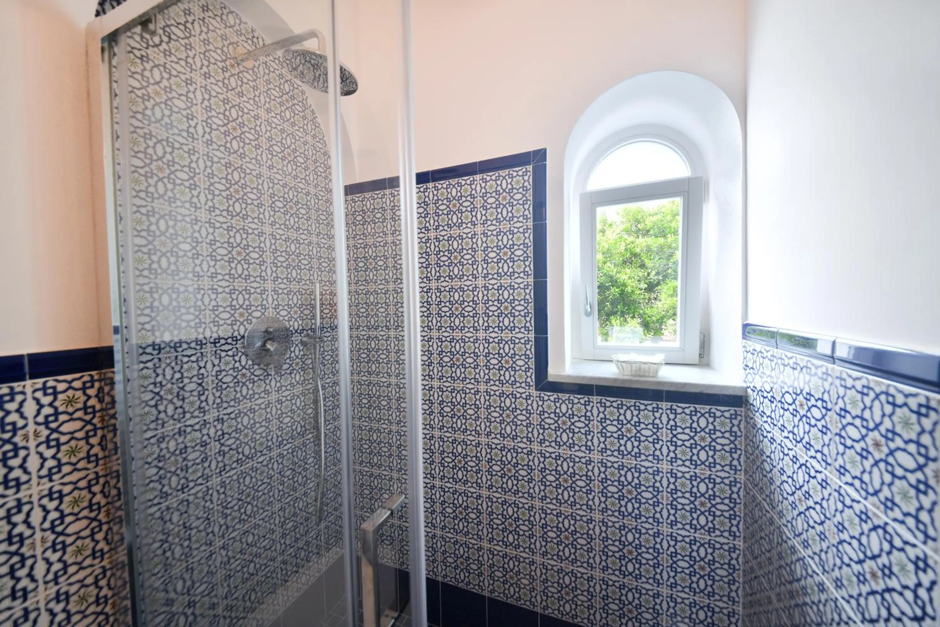 Bathroom in Queen Suite - Luxury Rooms