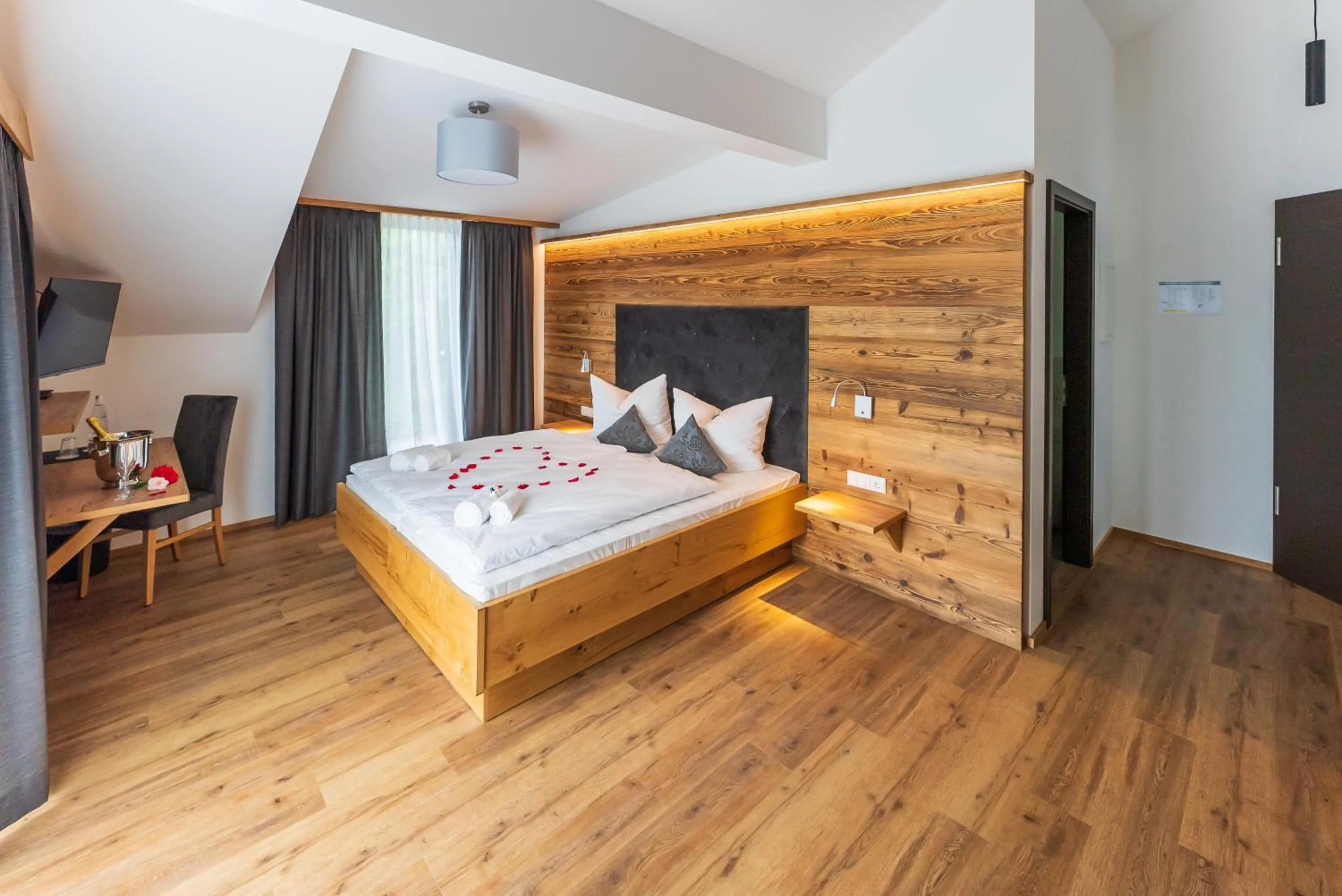 Photo of the whole room, Bed in Heufelder Hof