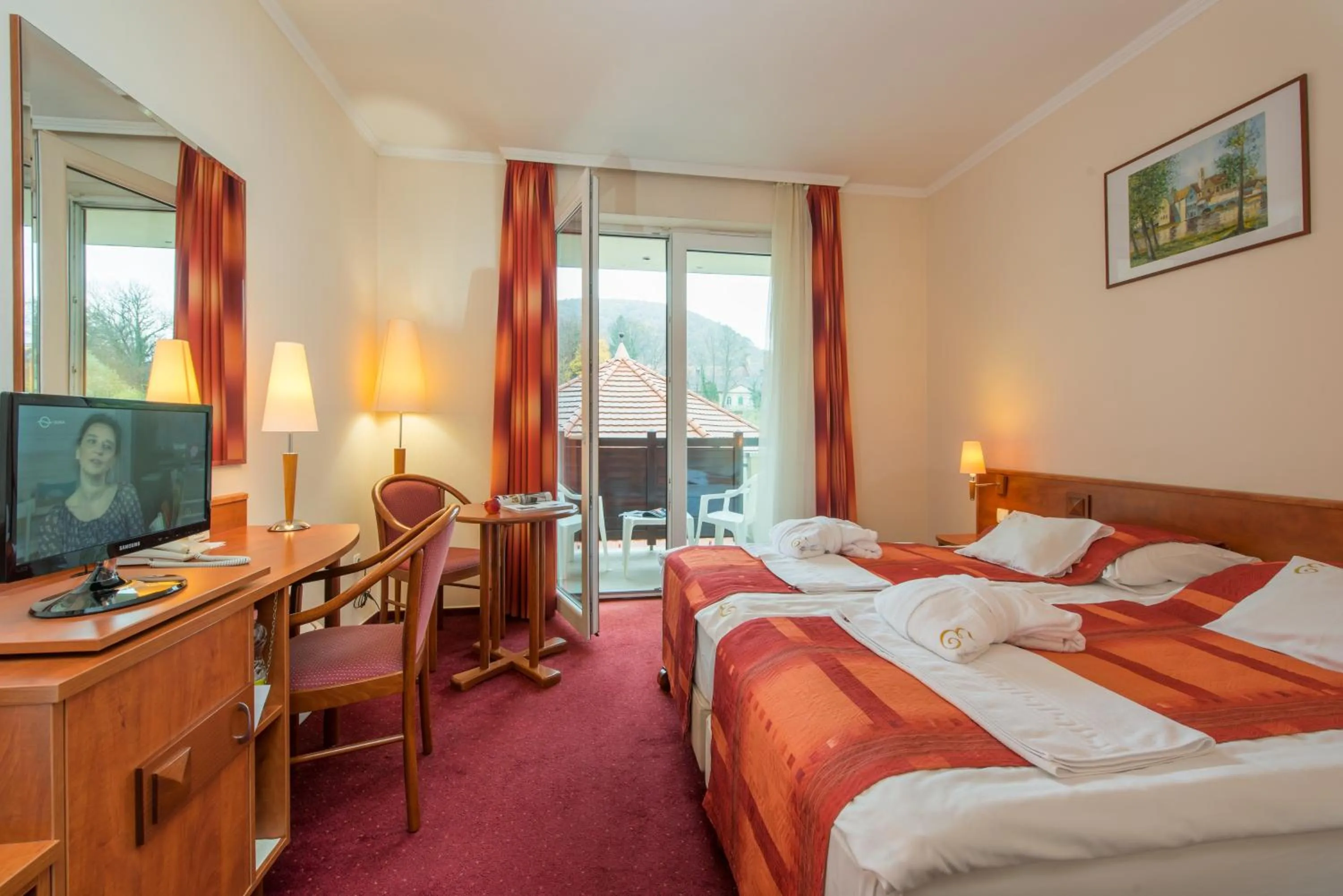 Photo of the whole room, Bed in Erzsébet Park Hotel