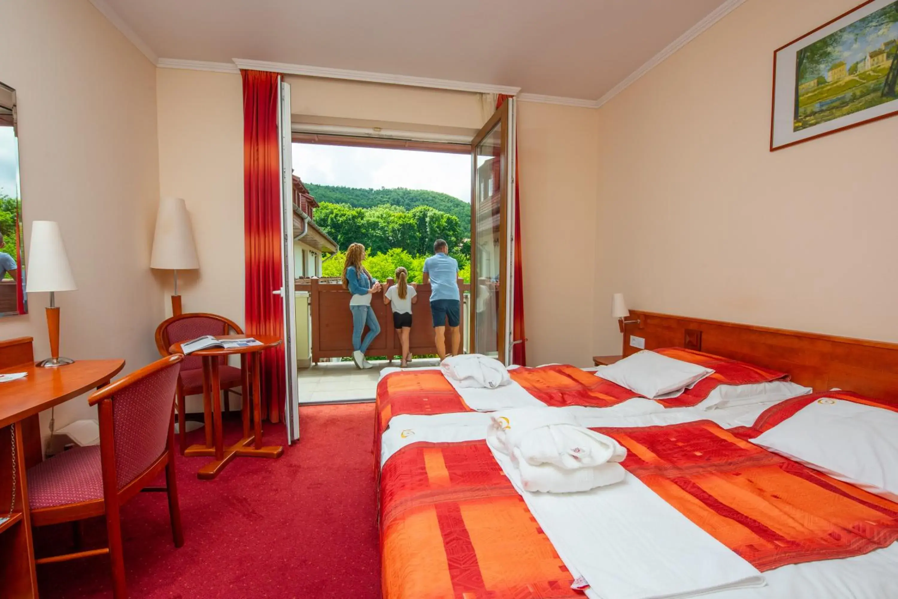 Zsuzsanna-wing twin room with balcony in Erzsébet Park Hotel Zsuzsanna-wing twin room with balcony in Erzsébet Park Hotel