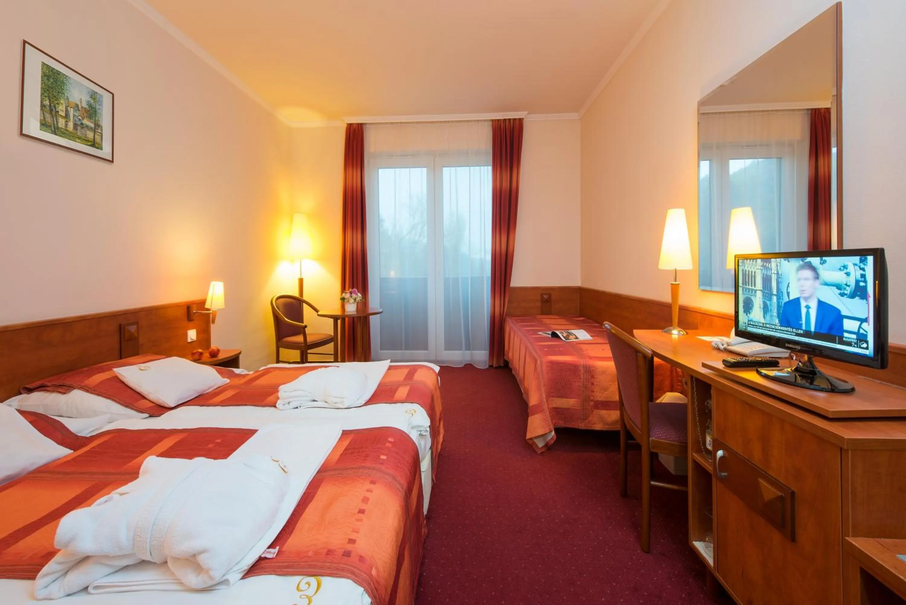 Photo of the whole room, Bed in Erzsébet Park Hotel