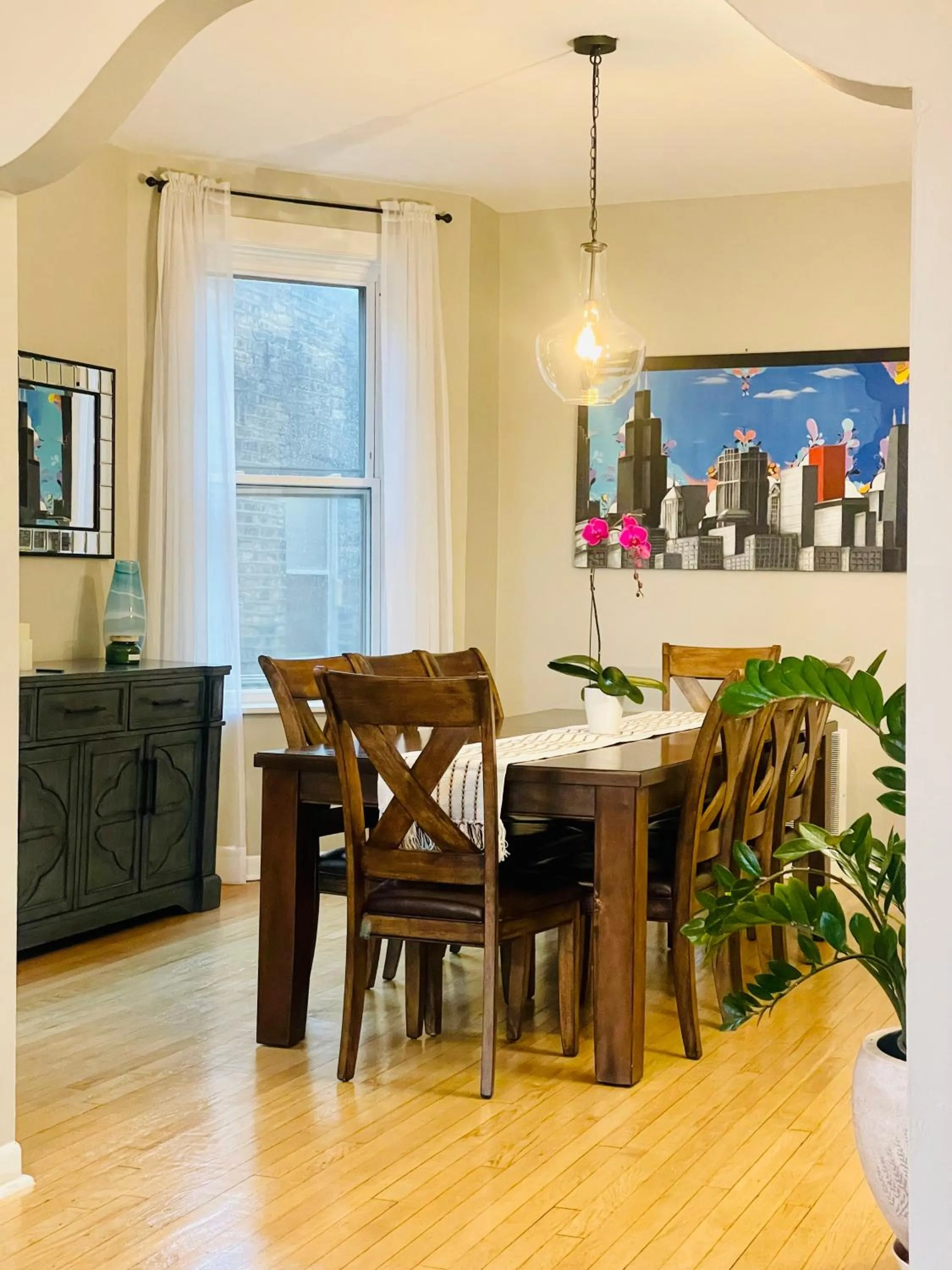 Dining area in Sunny, Spacious, 3BR 1BA Davlin INN Chicago