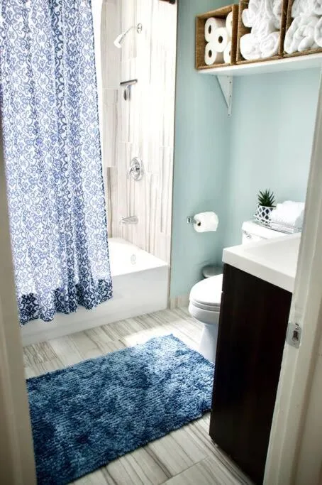 Bathroom in Sunny, Spacious, 3BR 1BA Davlin INN Chicago