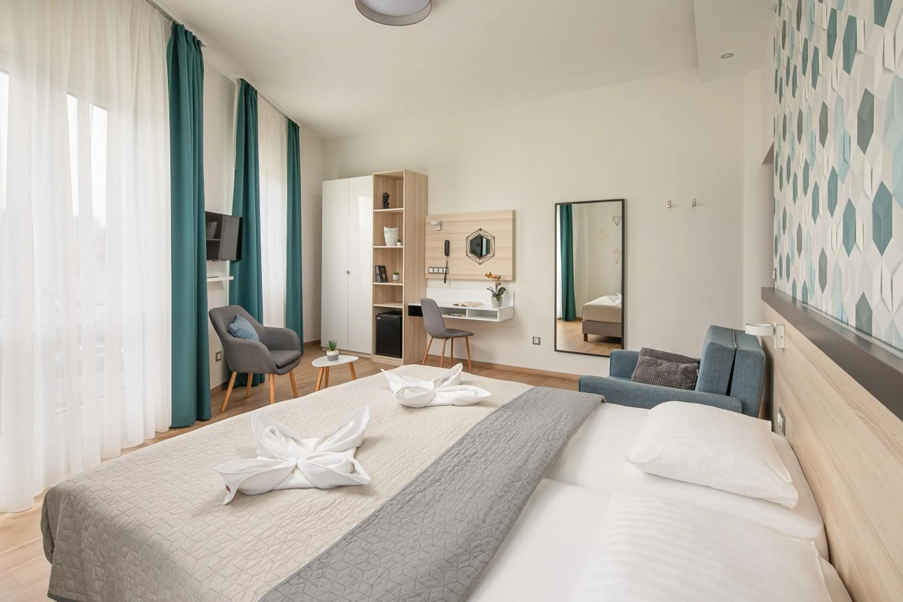 Photo of the whole room, Bed in Kristály Hotel