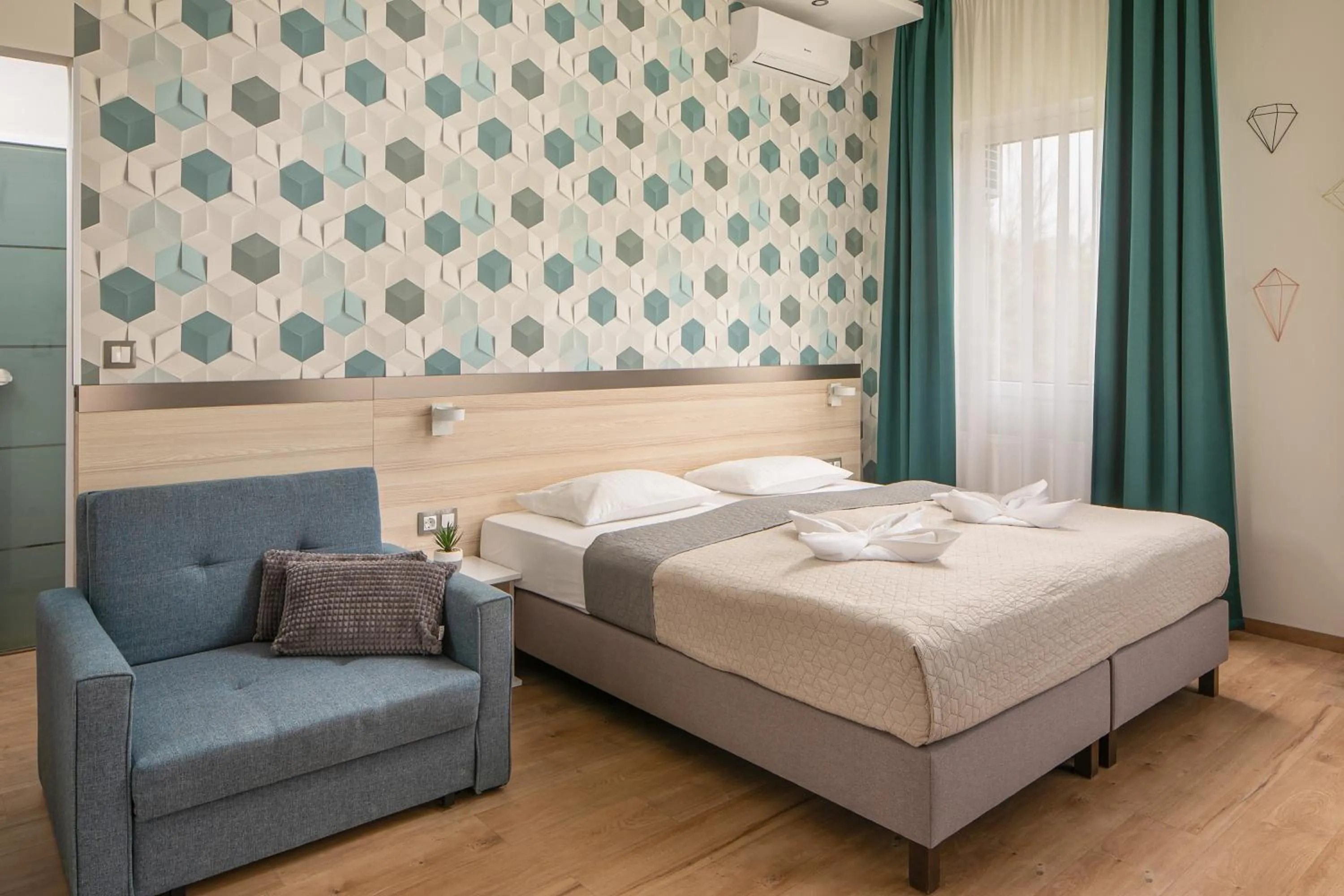 Photo of the whole room, Bed in Kristály Hotel