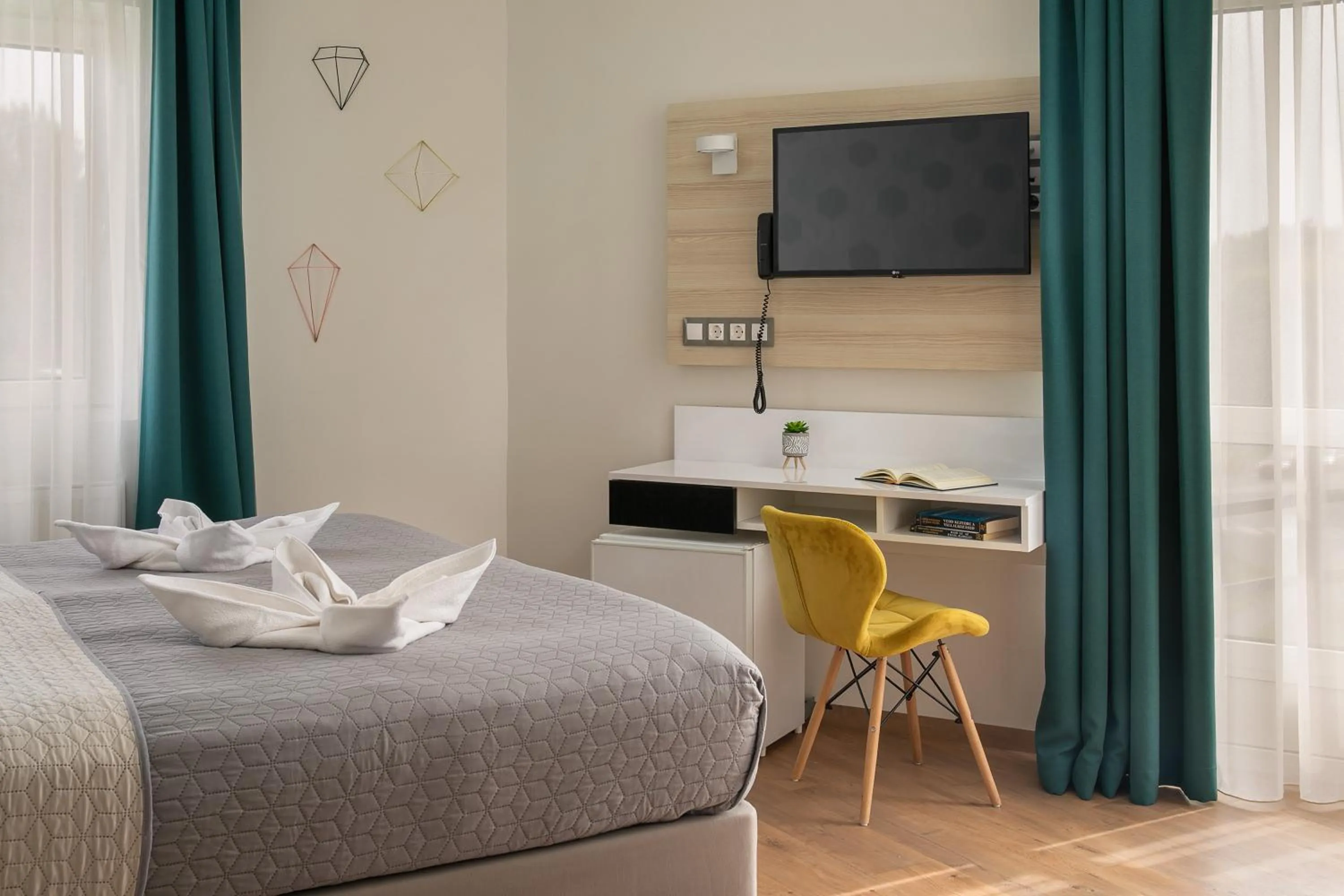 Photo of the whole room, Bed in Kristály Hotel