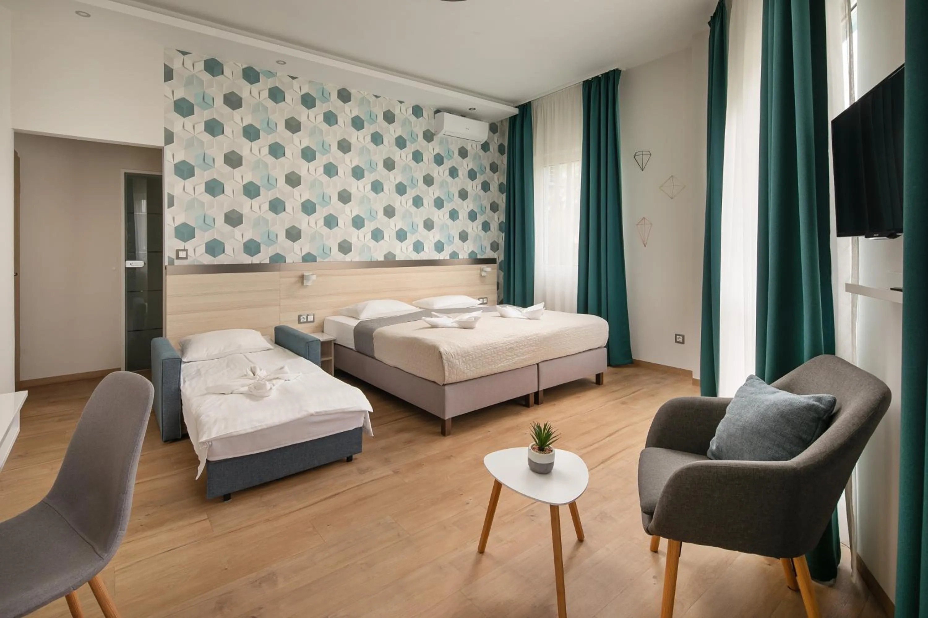 Photo of the whole room, Bed in Kristály Hotel