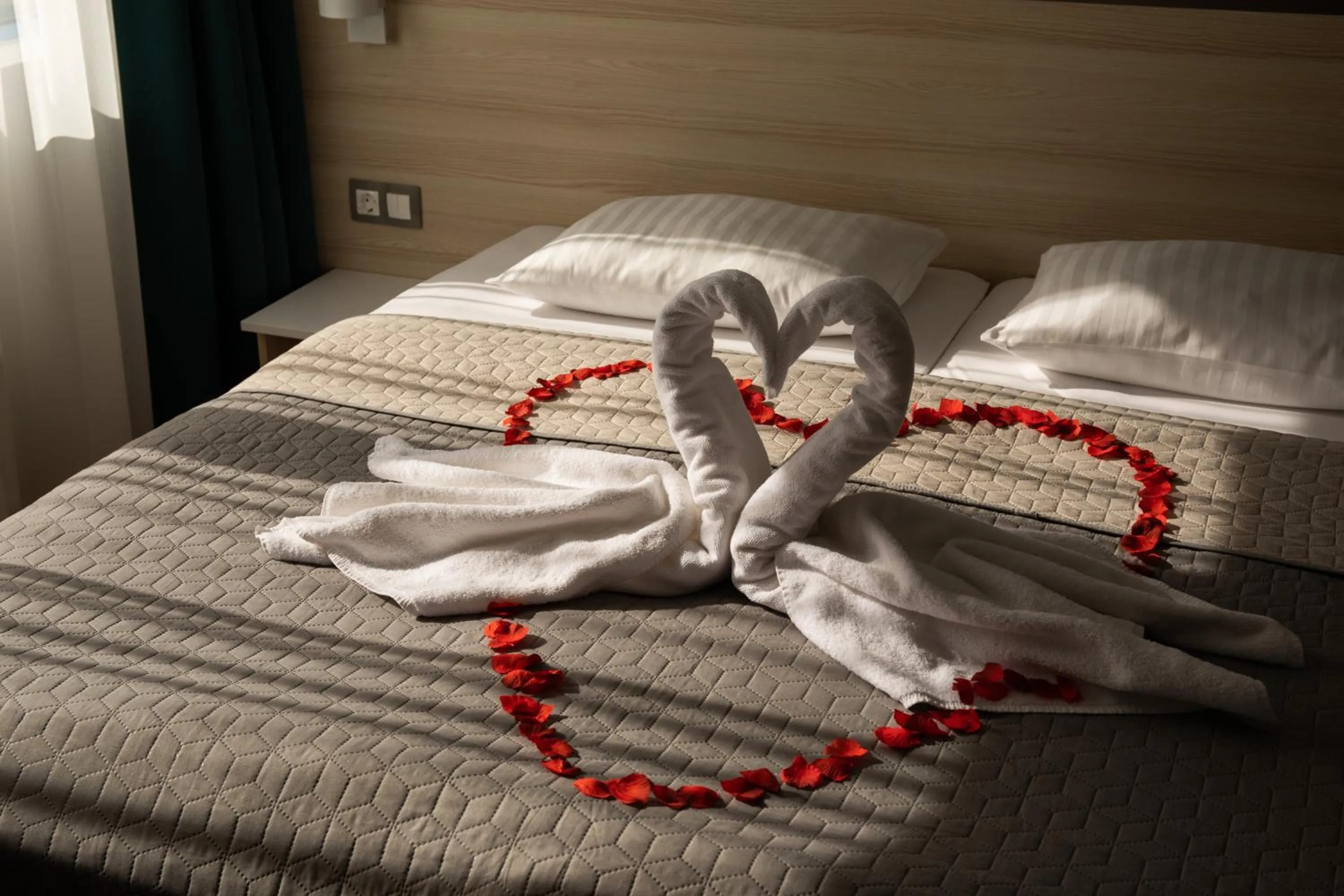 Bedroom, Bed in Kristály Hotel