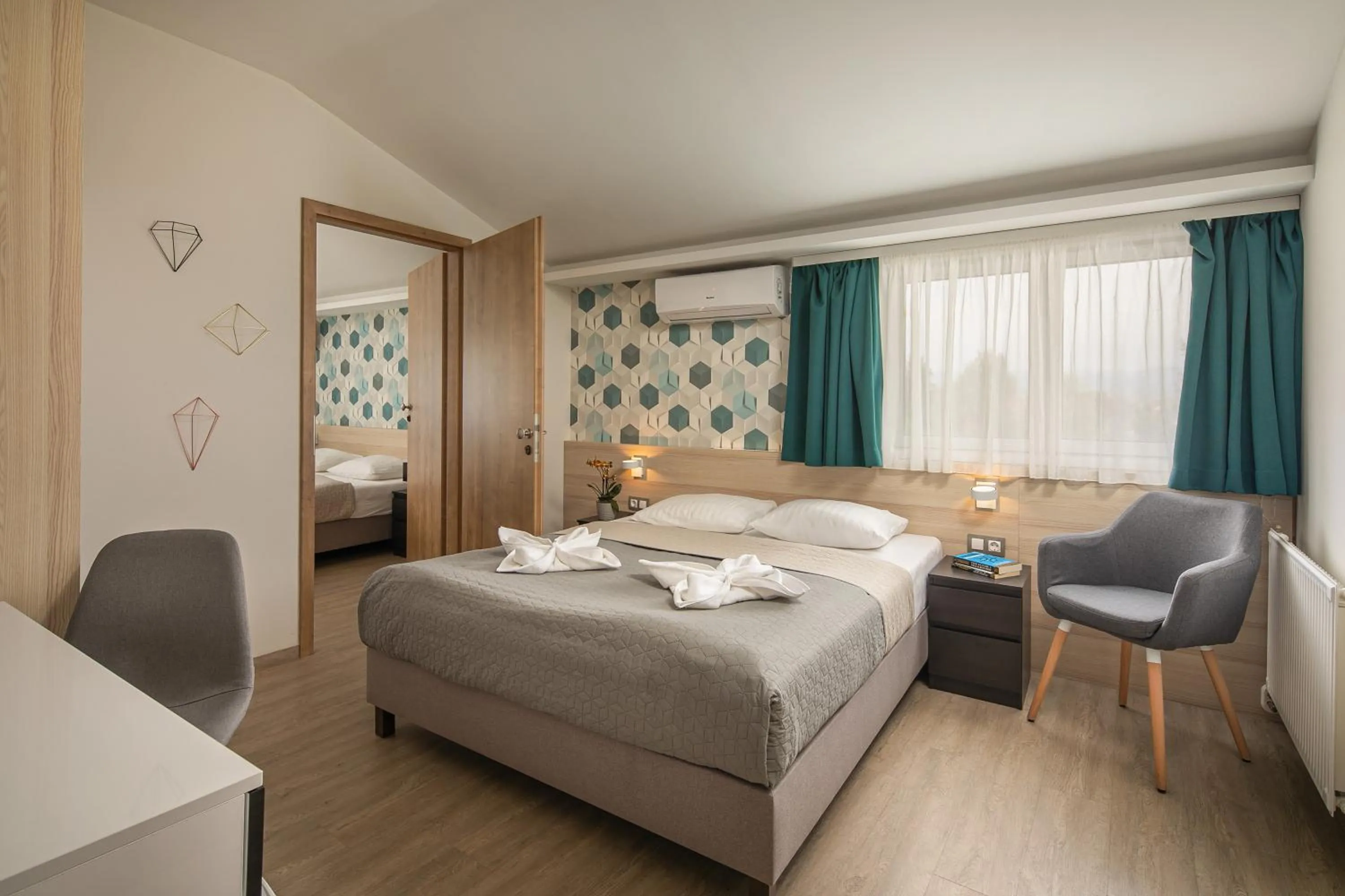 Photo of the whole room, Bed in Kristály Hotel