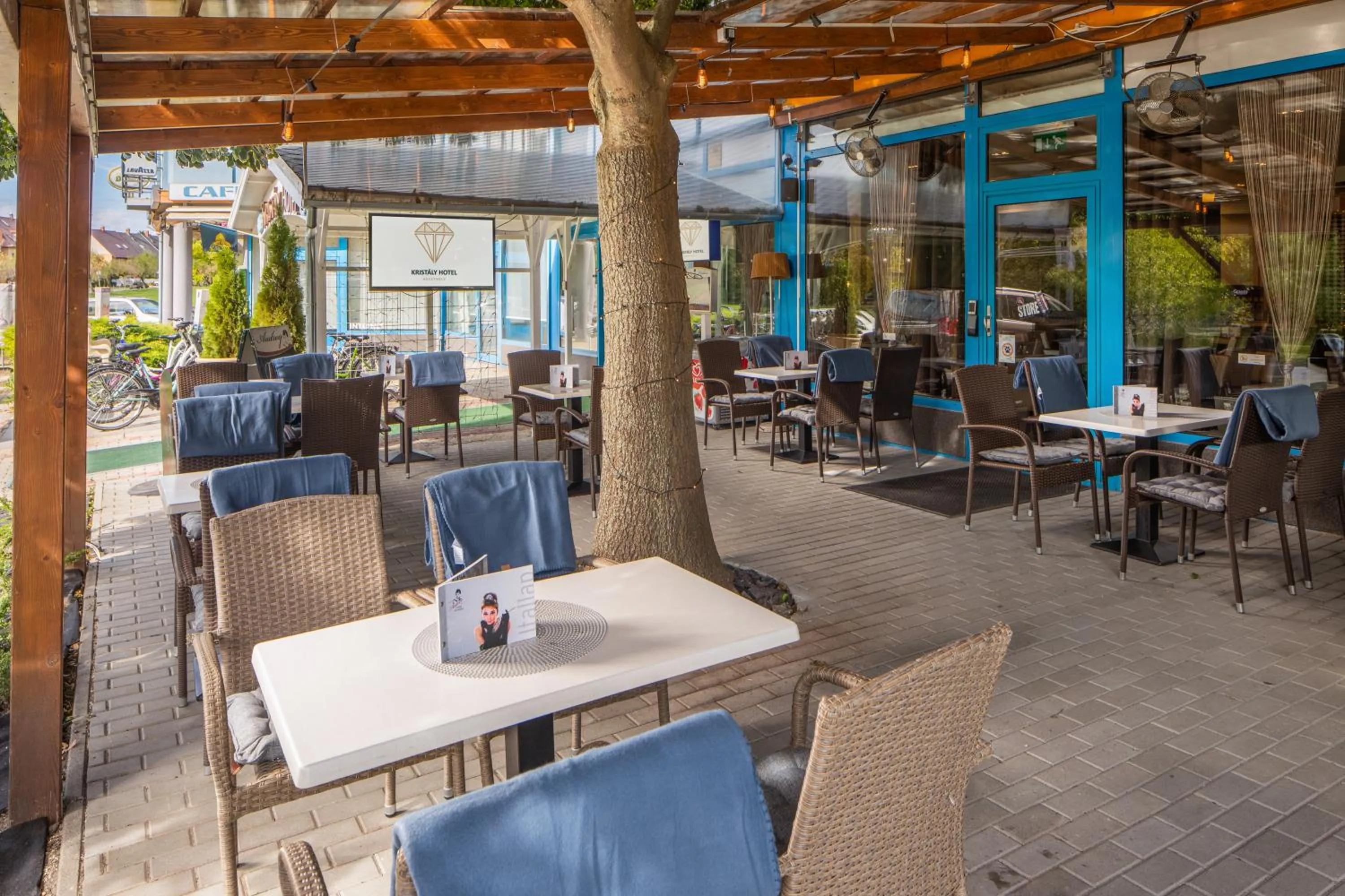 Restaurant/places to eat in Kristály Hotel