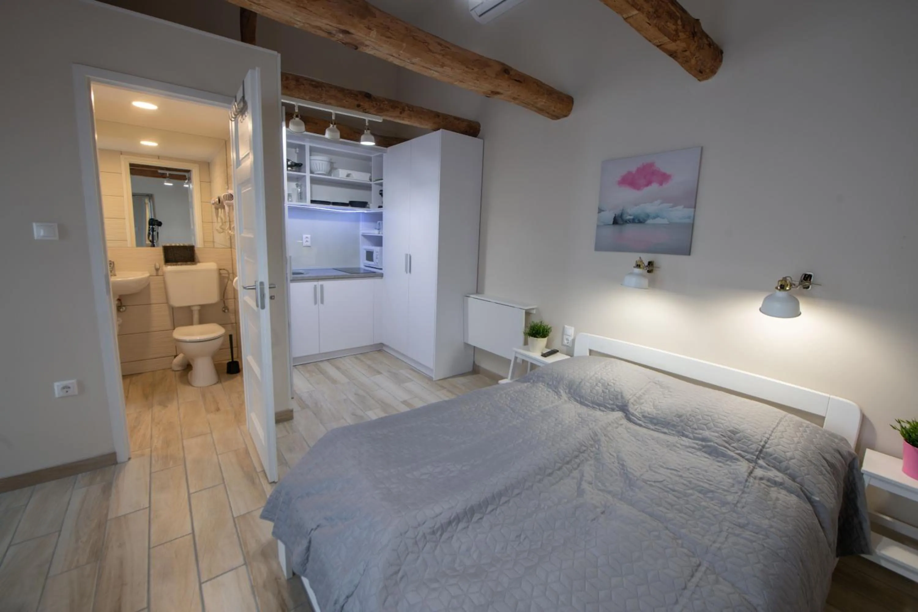 Bed in Caesar Apartments & Rooms
