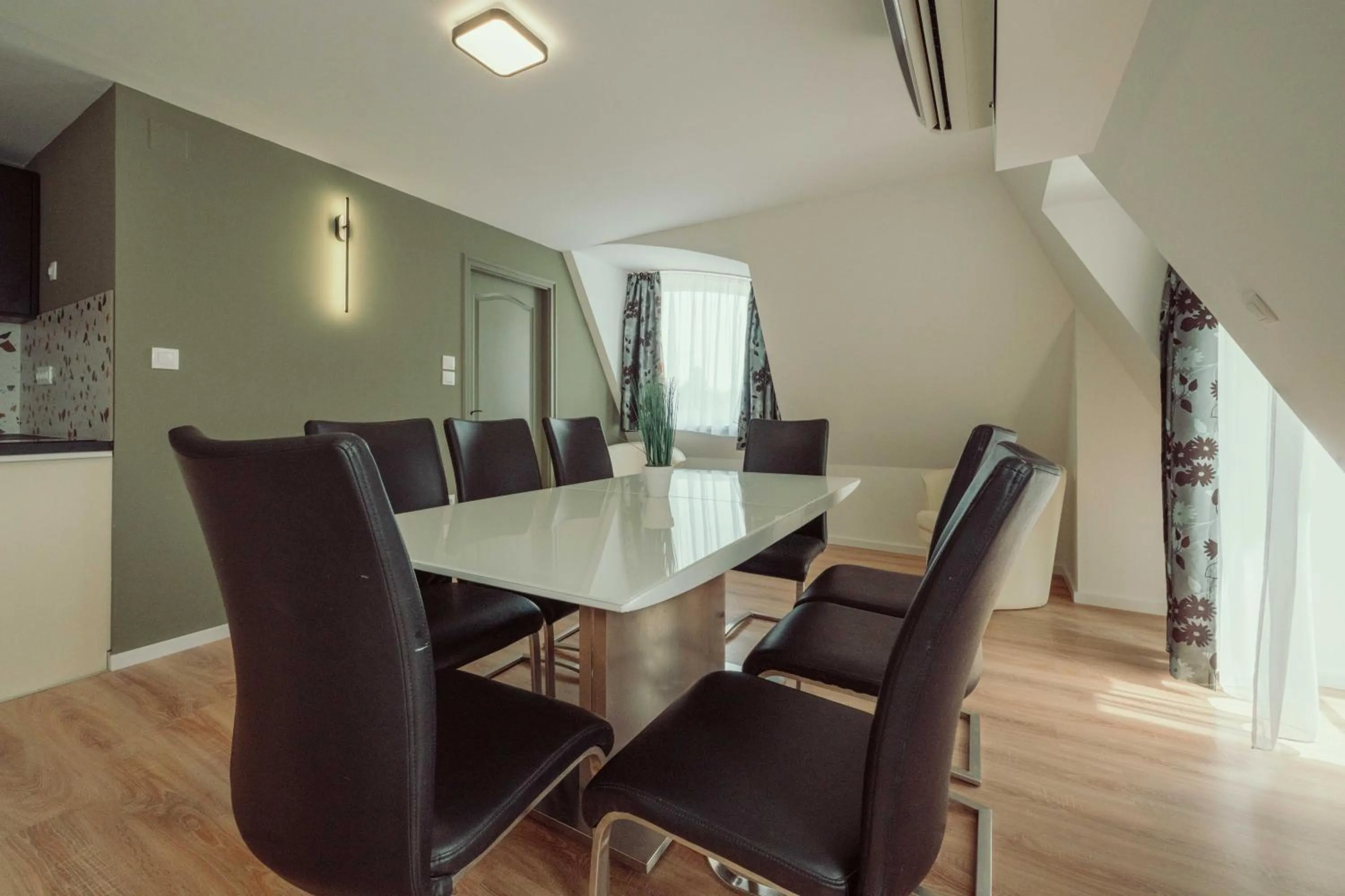 Caesar Apartments & Rooms