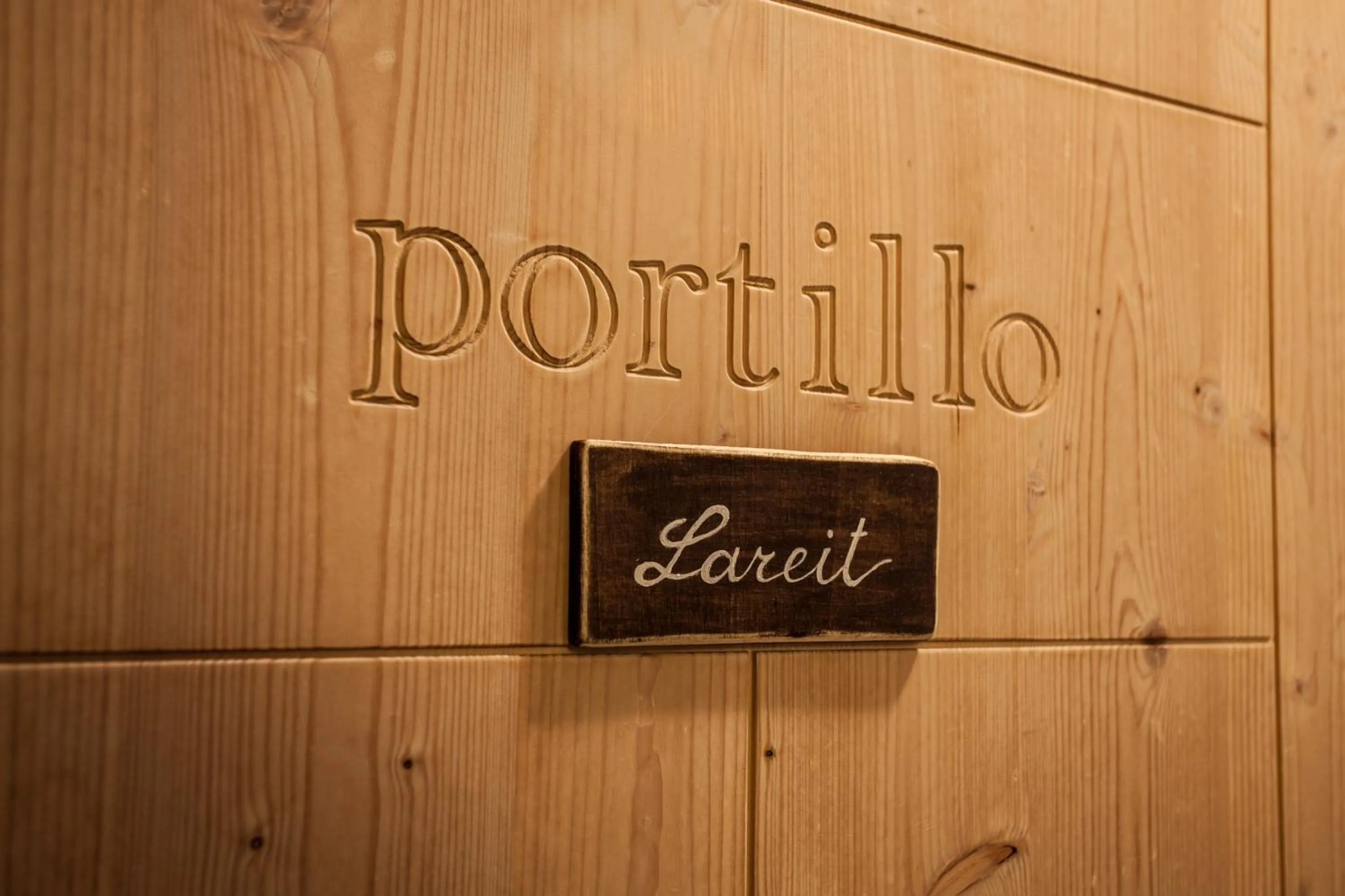 Property logo or sign in lareit appartamenti