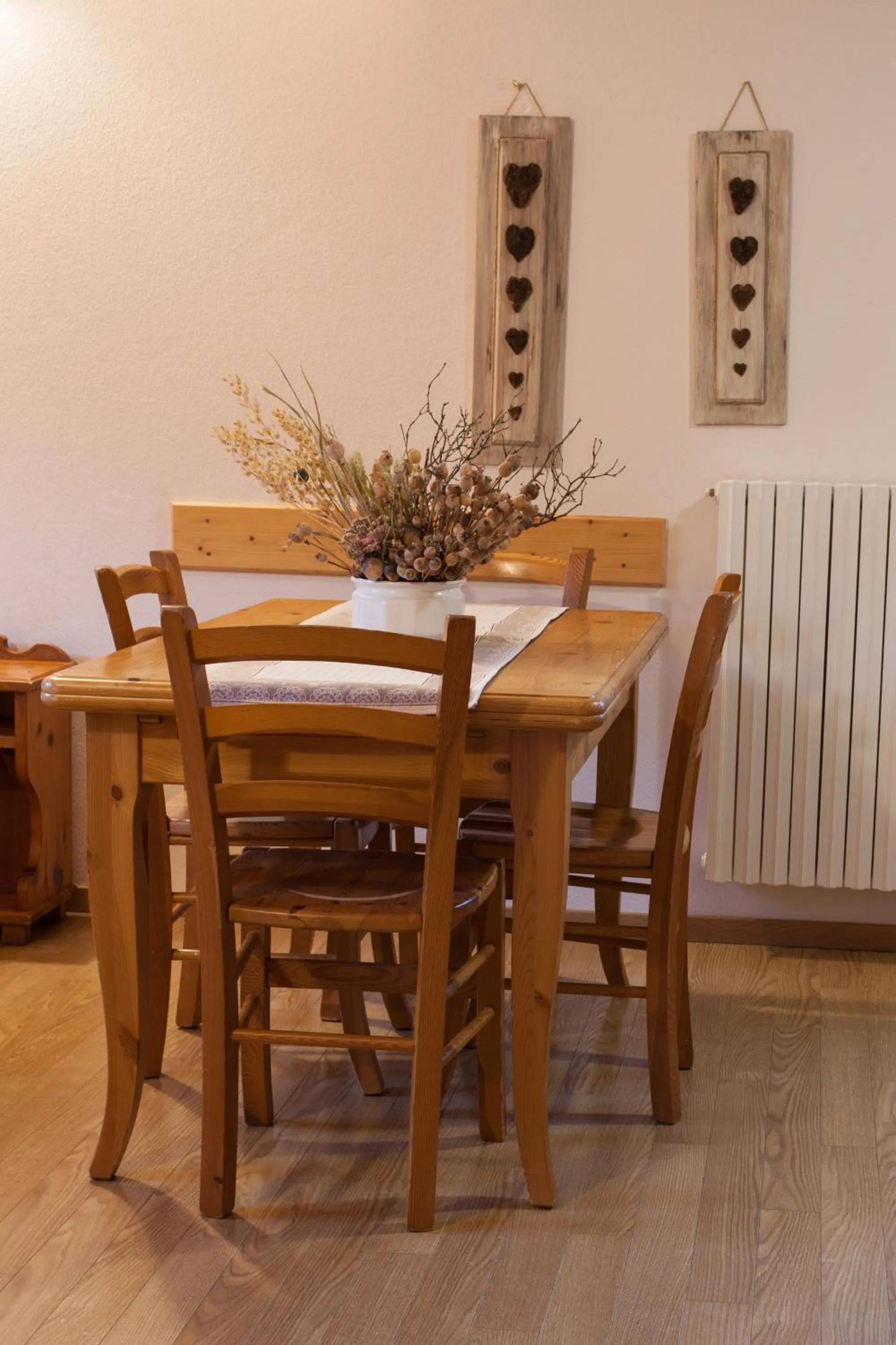 Dining area in lareit appartamenti