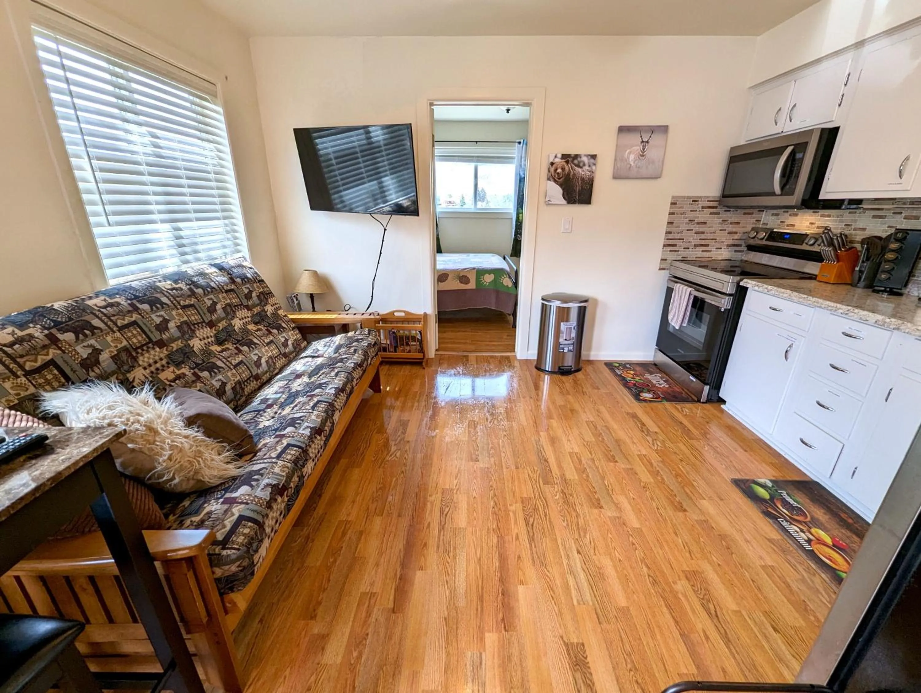 Yellowstone Treasure Guesthouses on the River