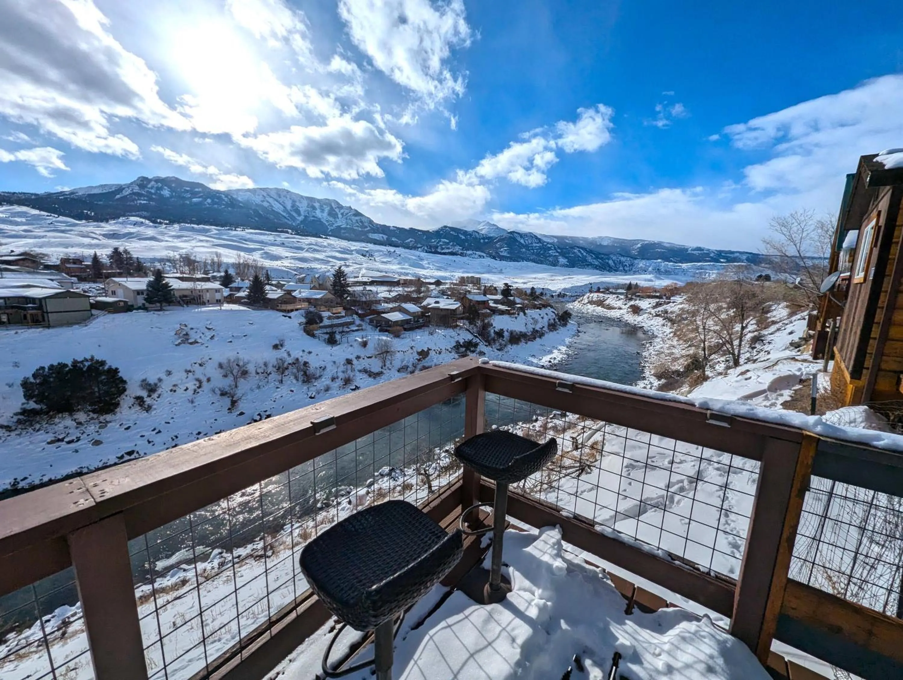 Yellowstone Treasure Guesthouses on the River