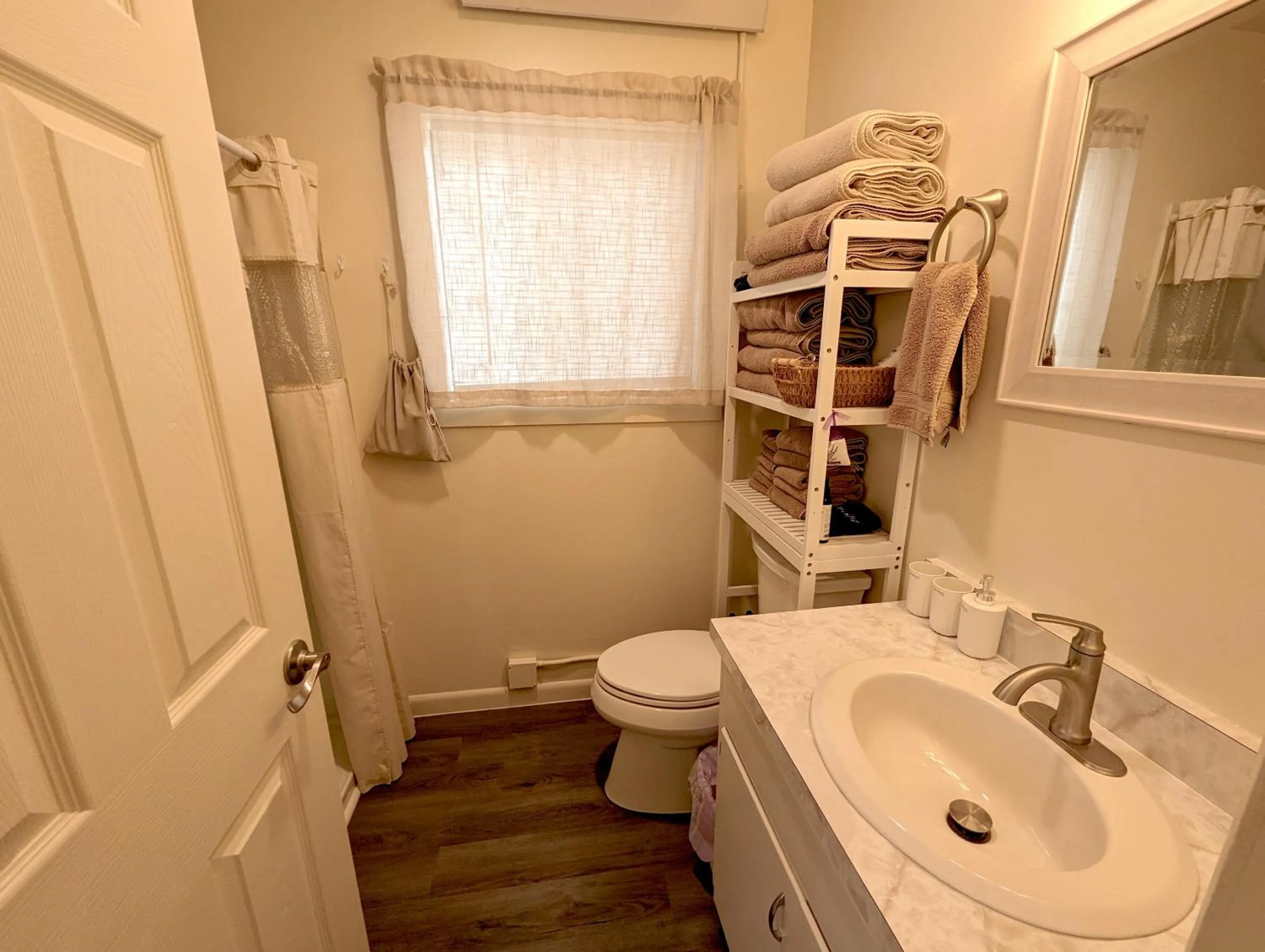 Yellowstone Treasure Guesthouses on the River