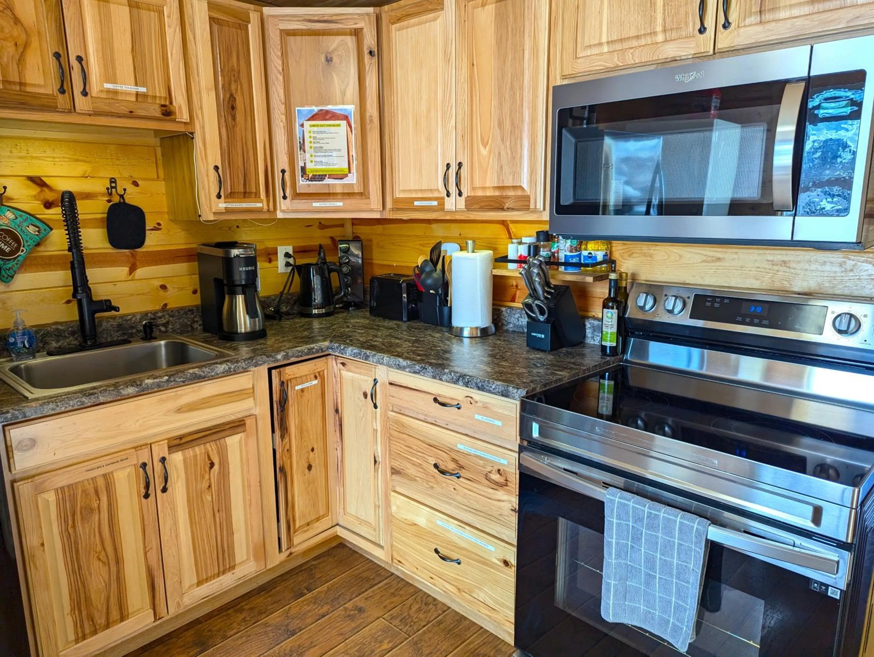 Yellowstone Treasure Guesthouses on the River