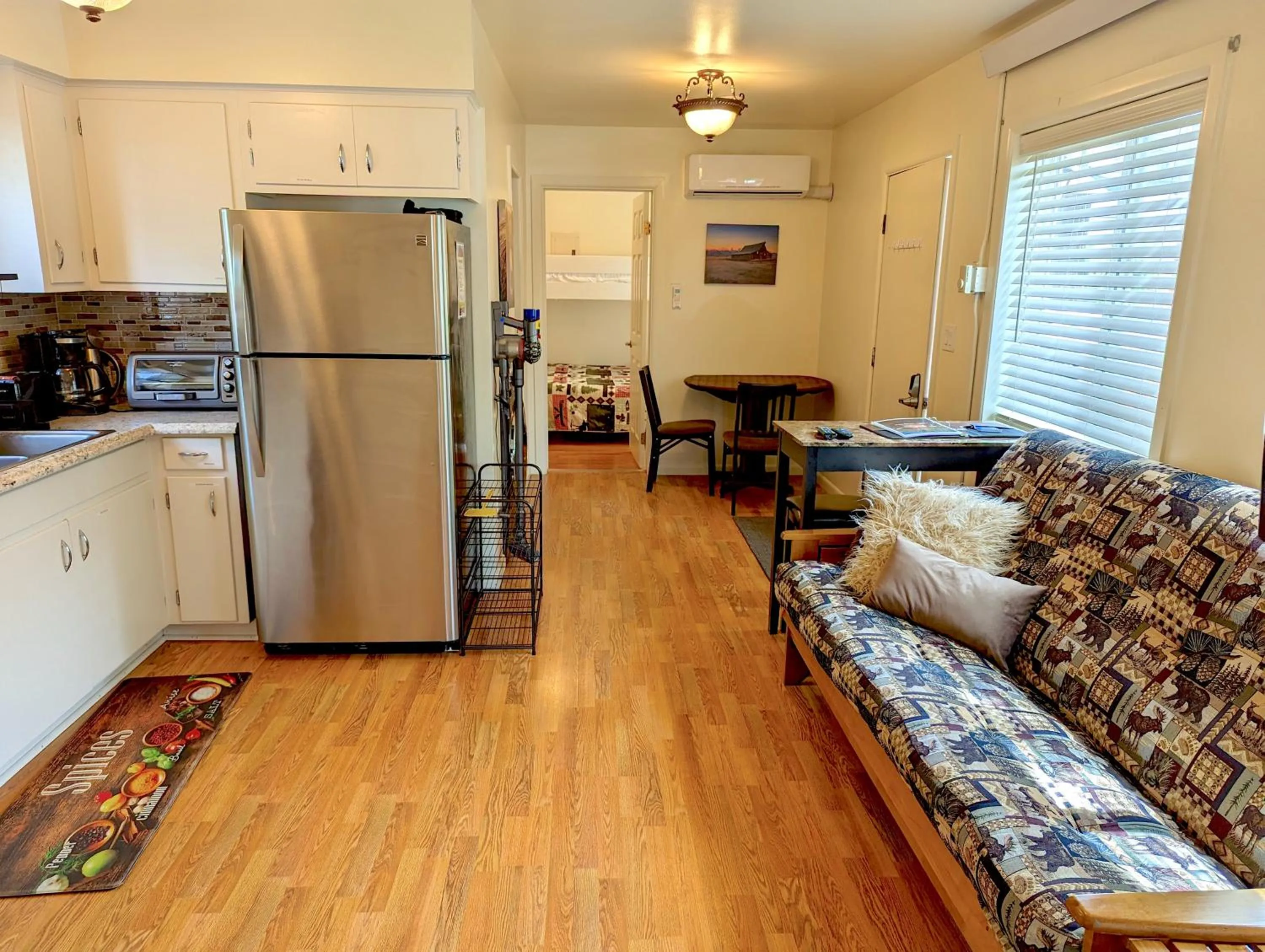 Yellowstone Treasure Guesthouses on the River