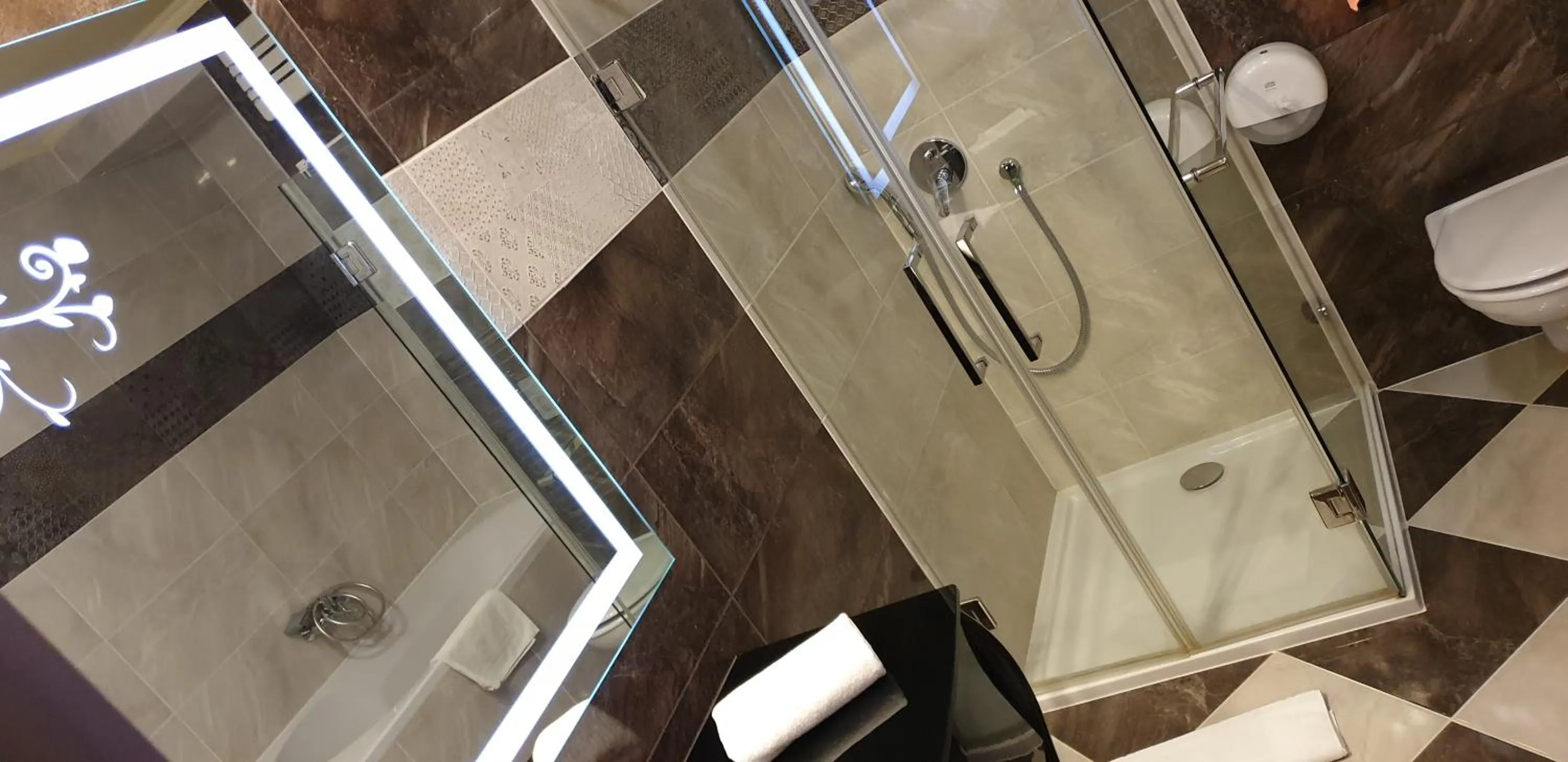 Shower in Hotel Capitulum