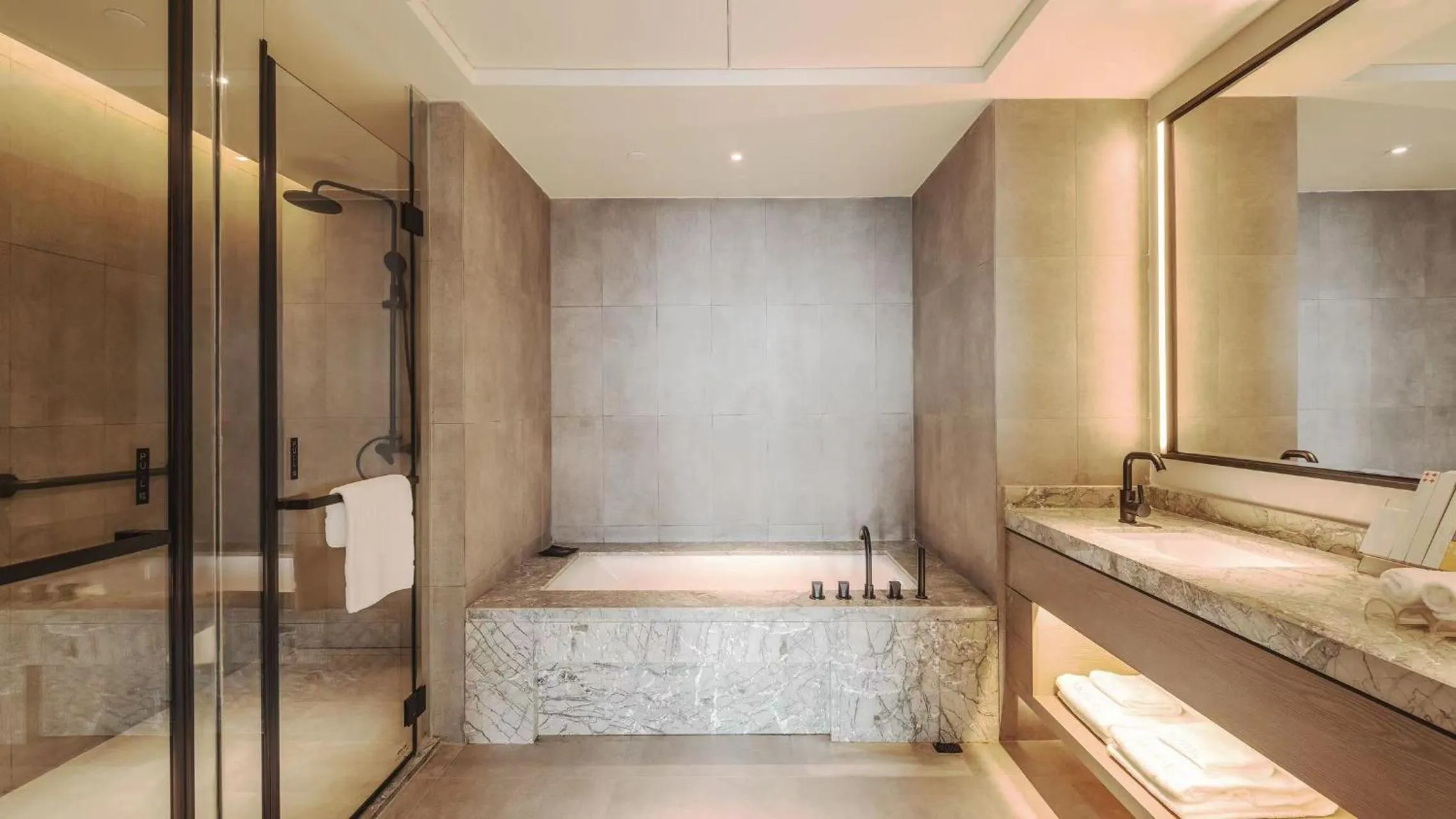Shower, Bed in Mustel Hotel Knowledge City Guangzhou