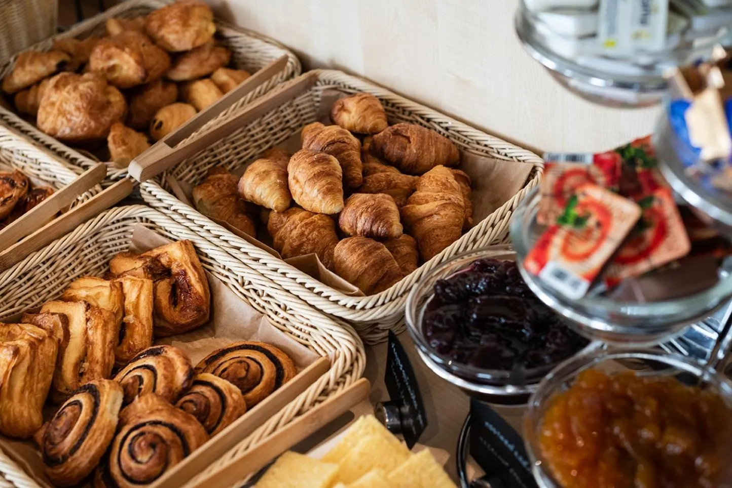 Buffet breakfast in Promenade City Hotel