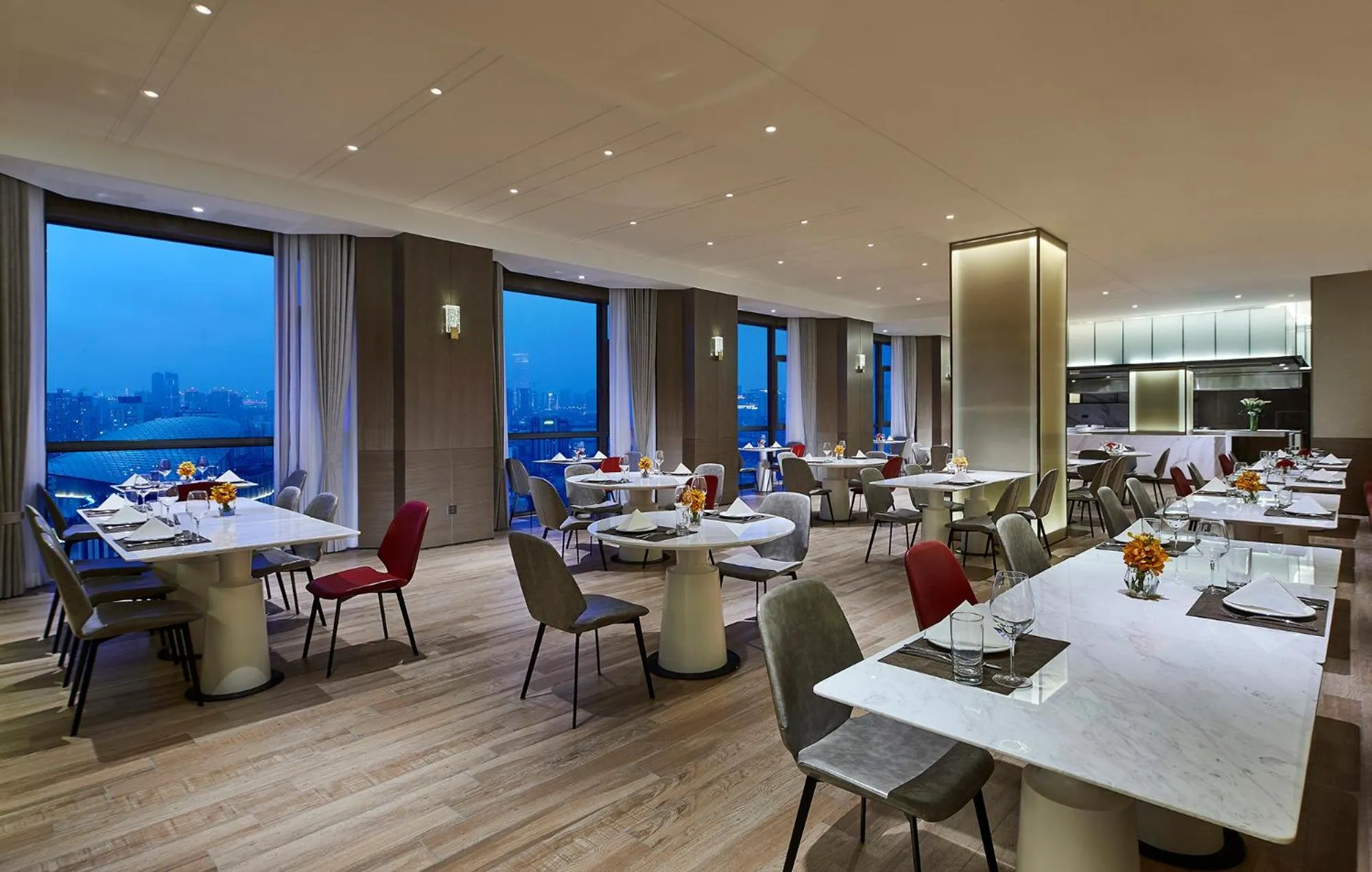 Restaurant/places to eat in Holiday Inn Shanghai Huaxia by IHG - overlooking city scenery at Sky View Restaurant