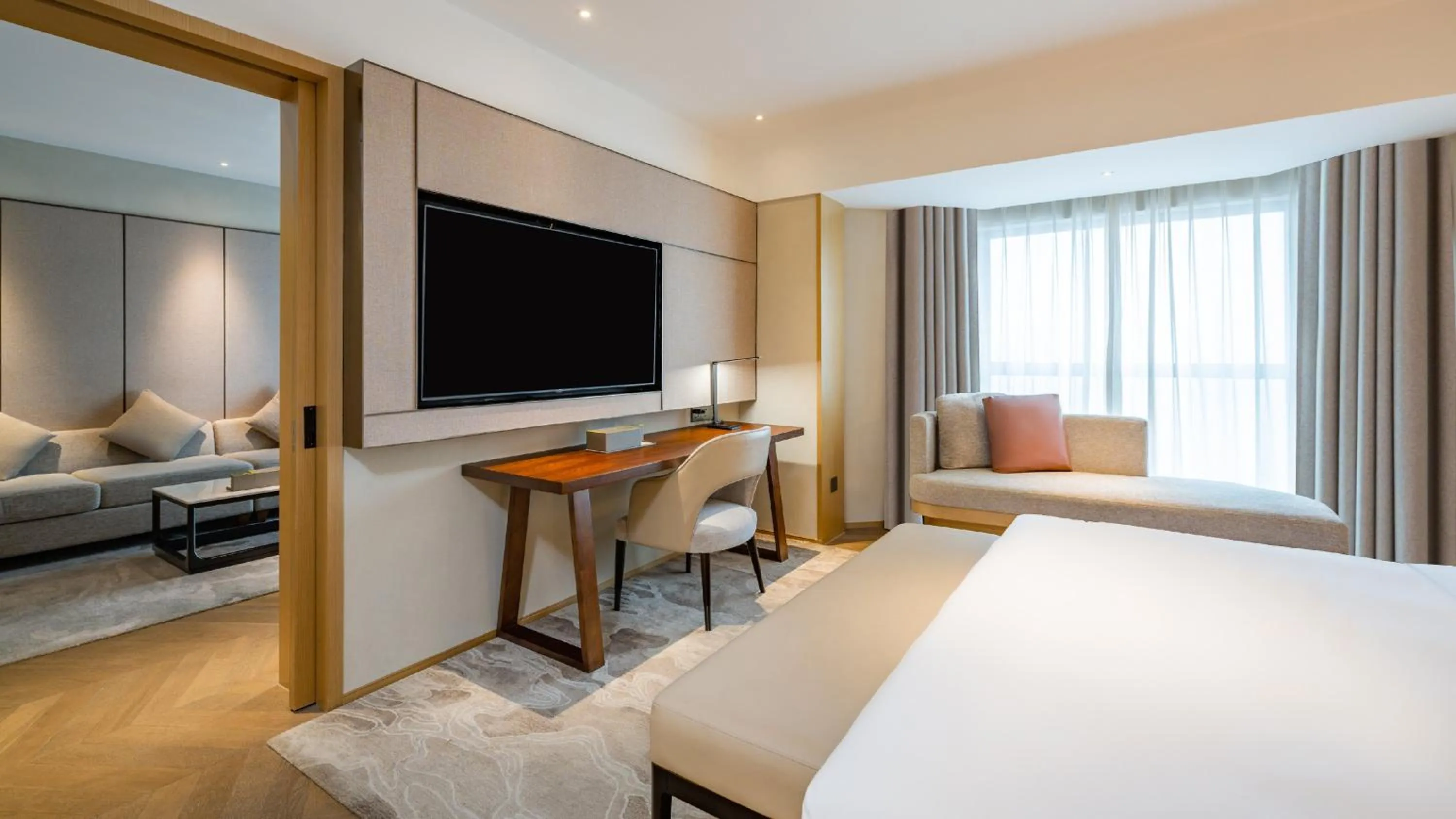 Photo of the whole room, Bed in Holiday Inn Shanghai Huaxia by IHG