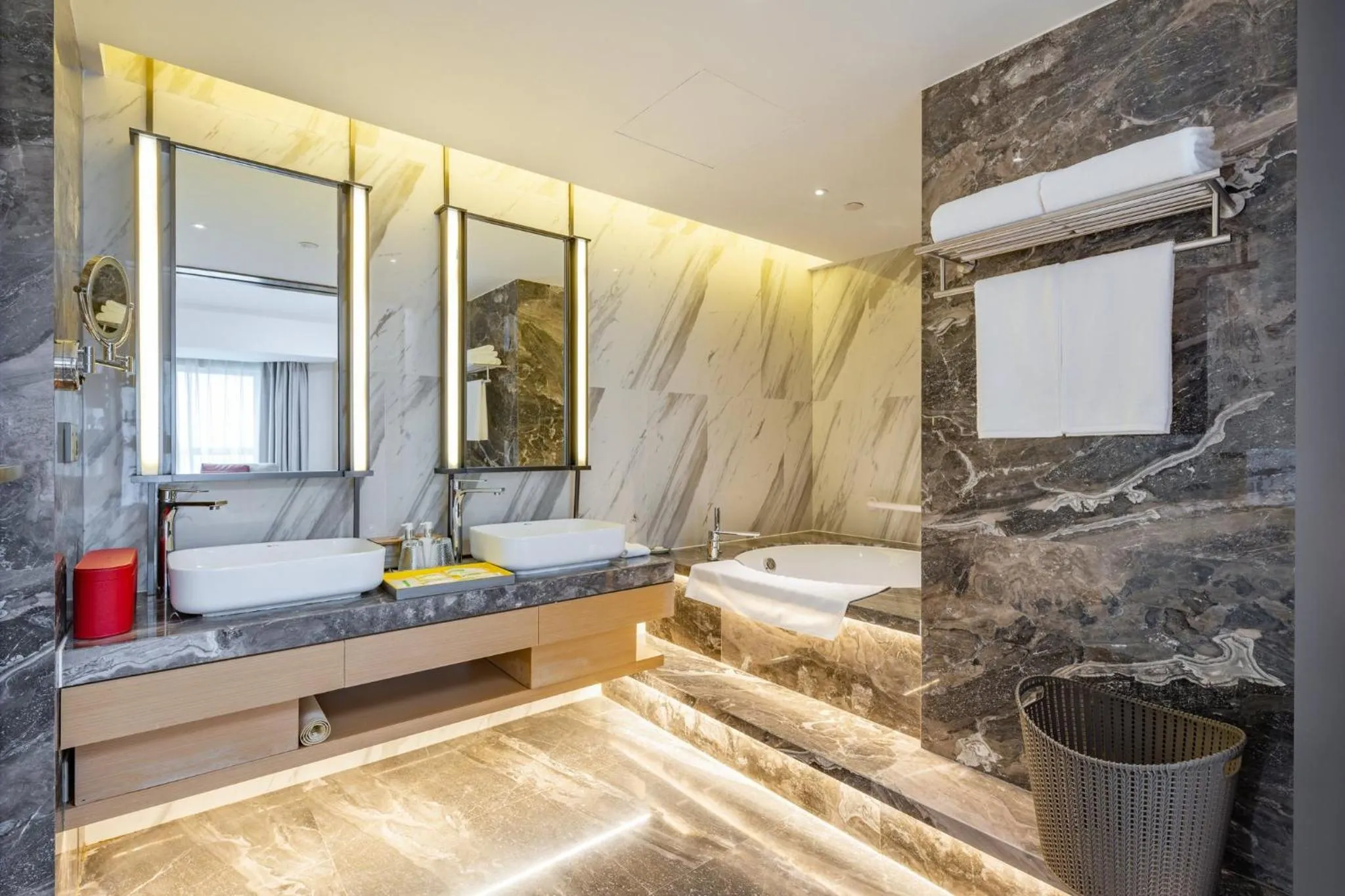 Photo of the whole room, Bed in Holiday Inn Shanghai Huaxia by IHG - overlooking city scenery at Sky View Restaurant