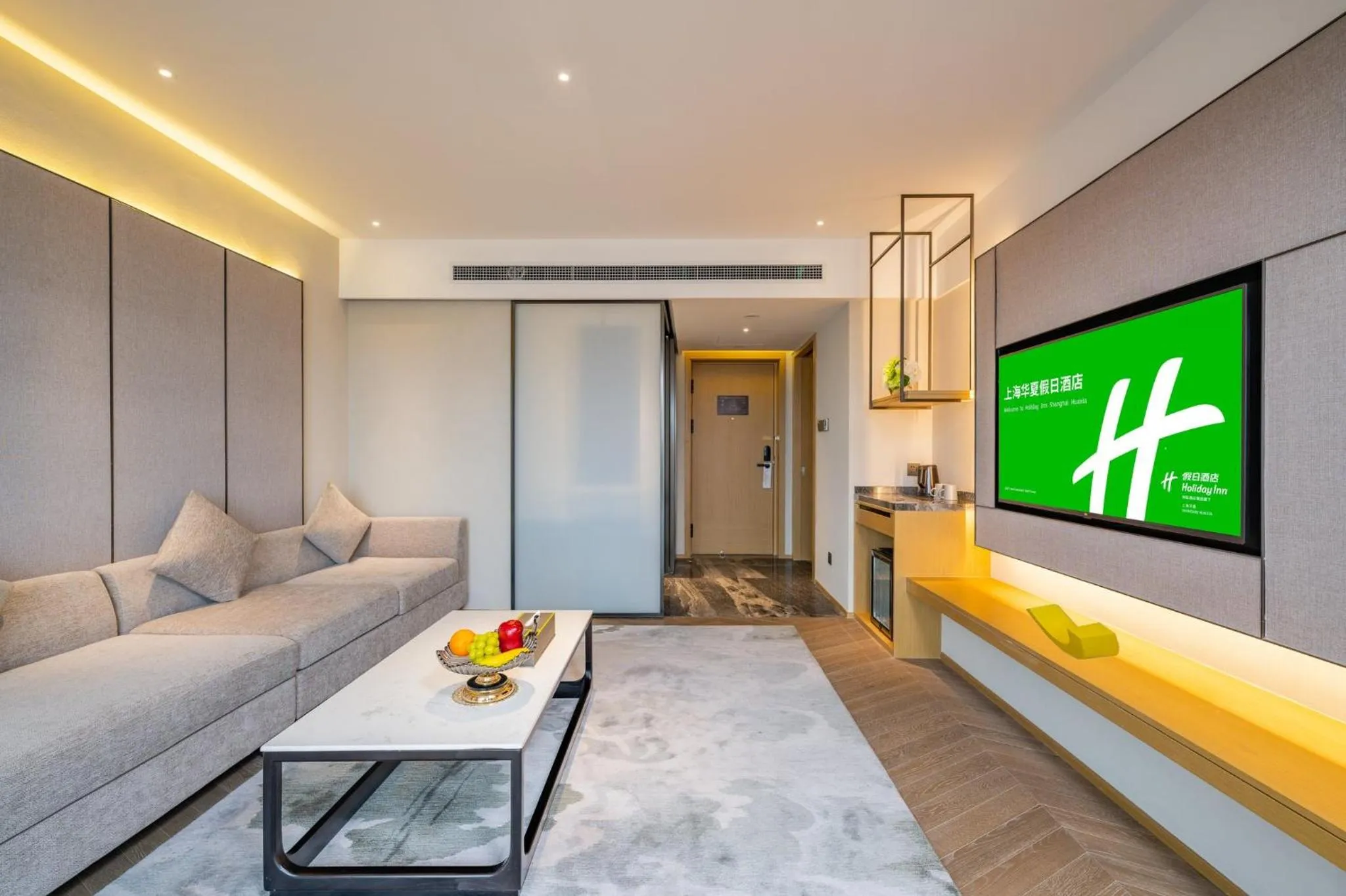 Photo of the whole room in Holiday Inn Shanghai Huaxia by IHG - overlooking city scenery at Sky View Restaurant