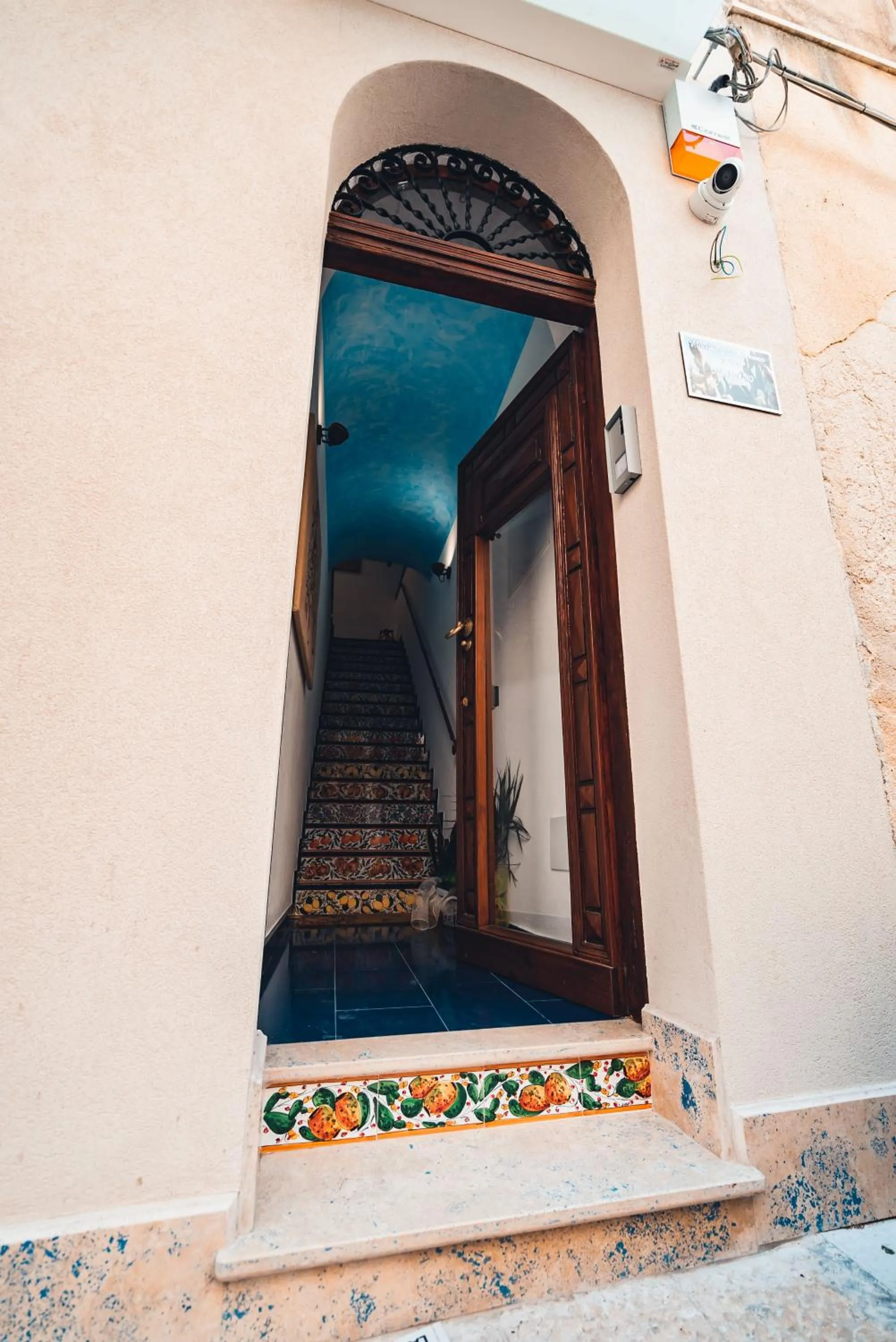 Facade/entrance in macchia mediterranea