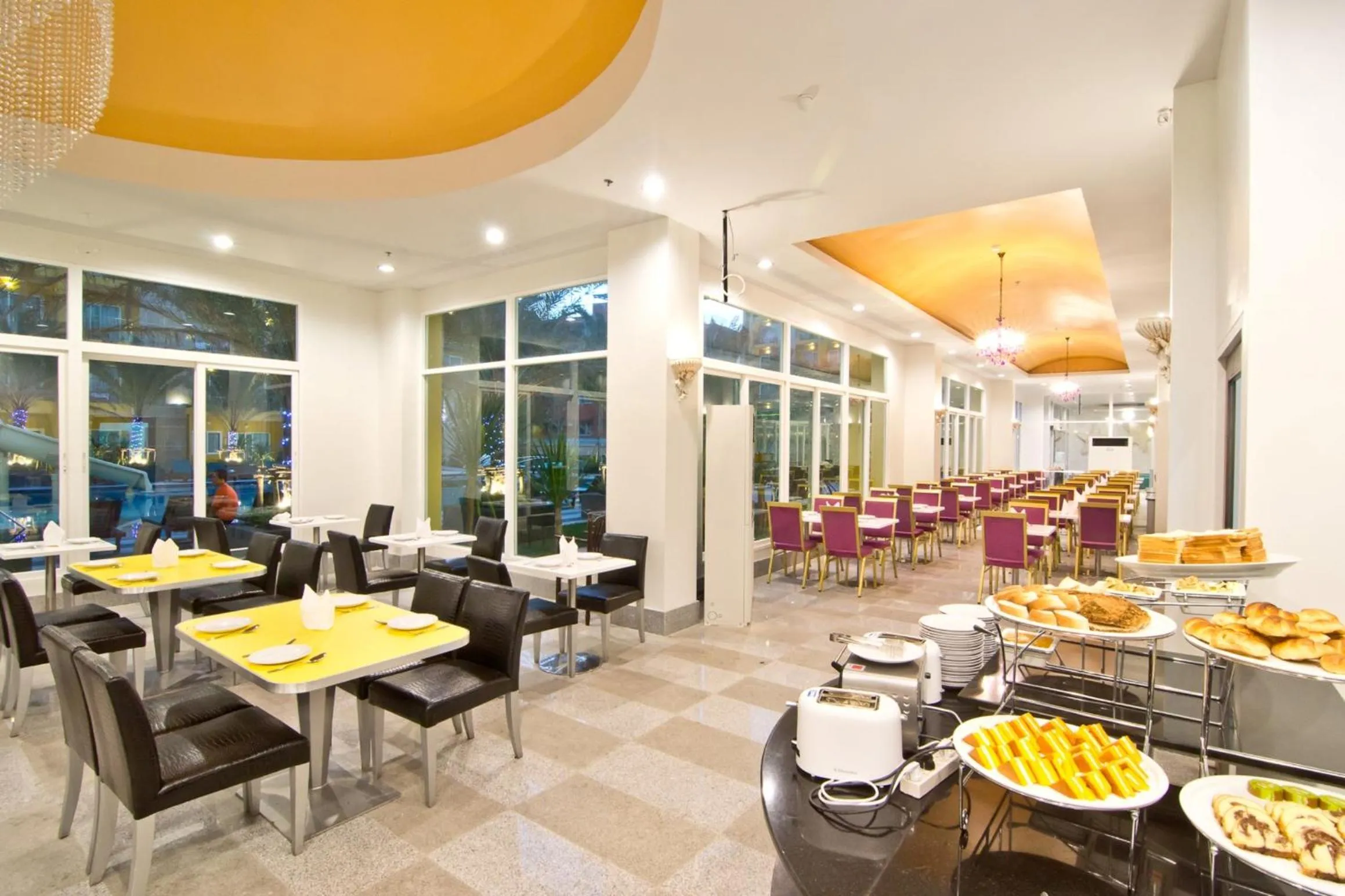 Restaurant/places to eat in Grand Bella