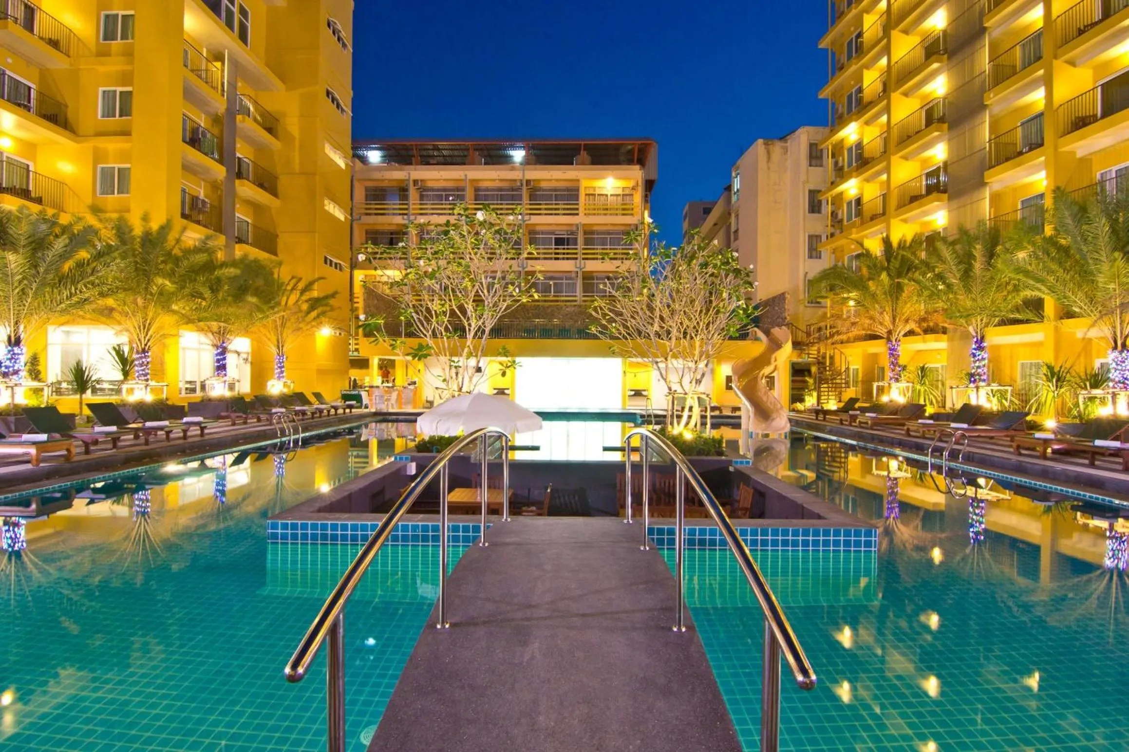 Swimming pool in Grand Bella