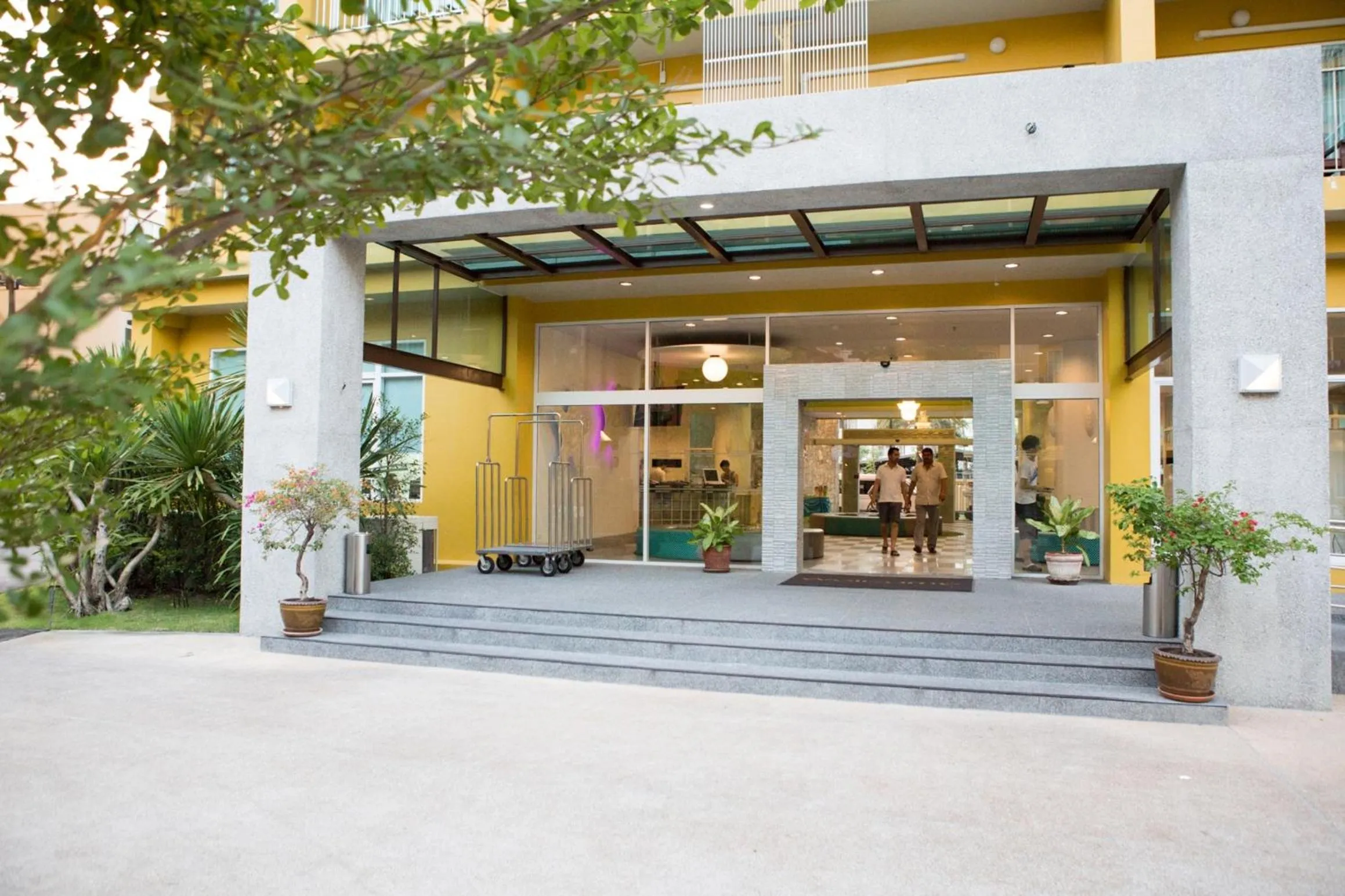 Facade/entrance in Grand Bella