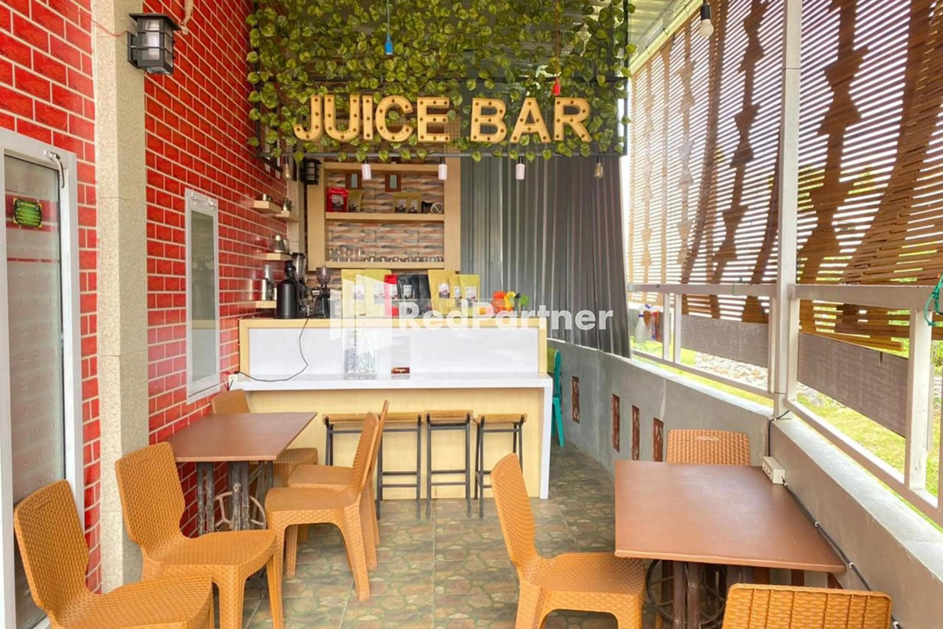 Restaurant/places to eat in Homestay Syariah Callista Bantaeng Mitra RedDoorz