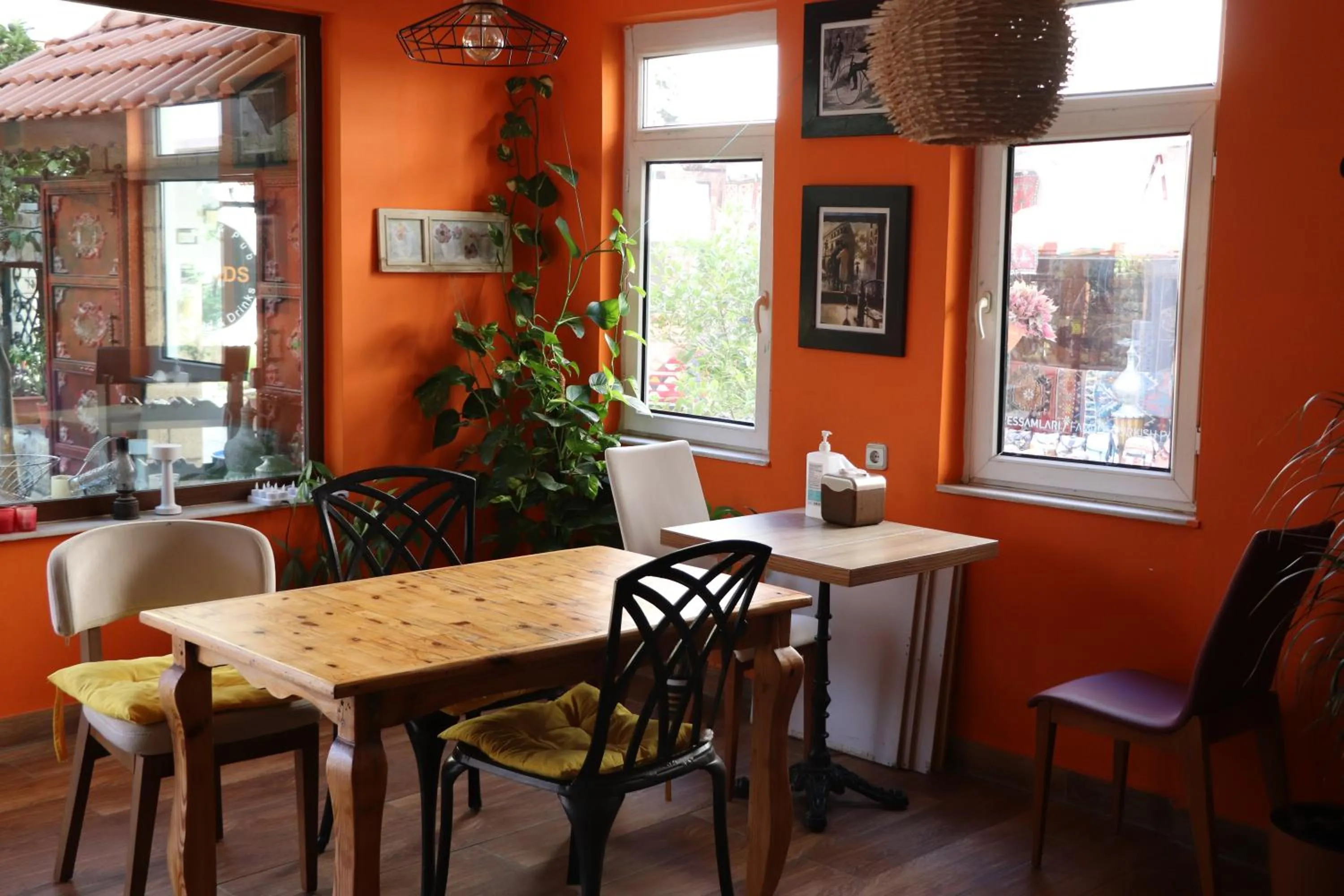 Restaurant/places to eat in Tu Casa Linda