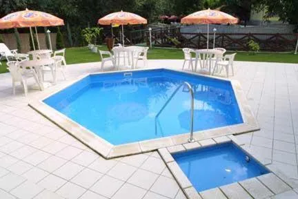 Swimming pool in Hotel Szeleta