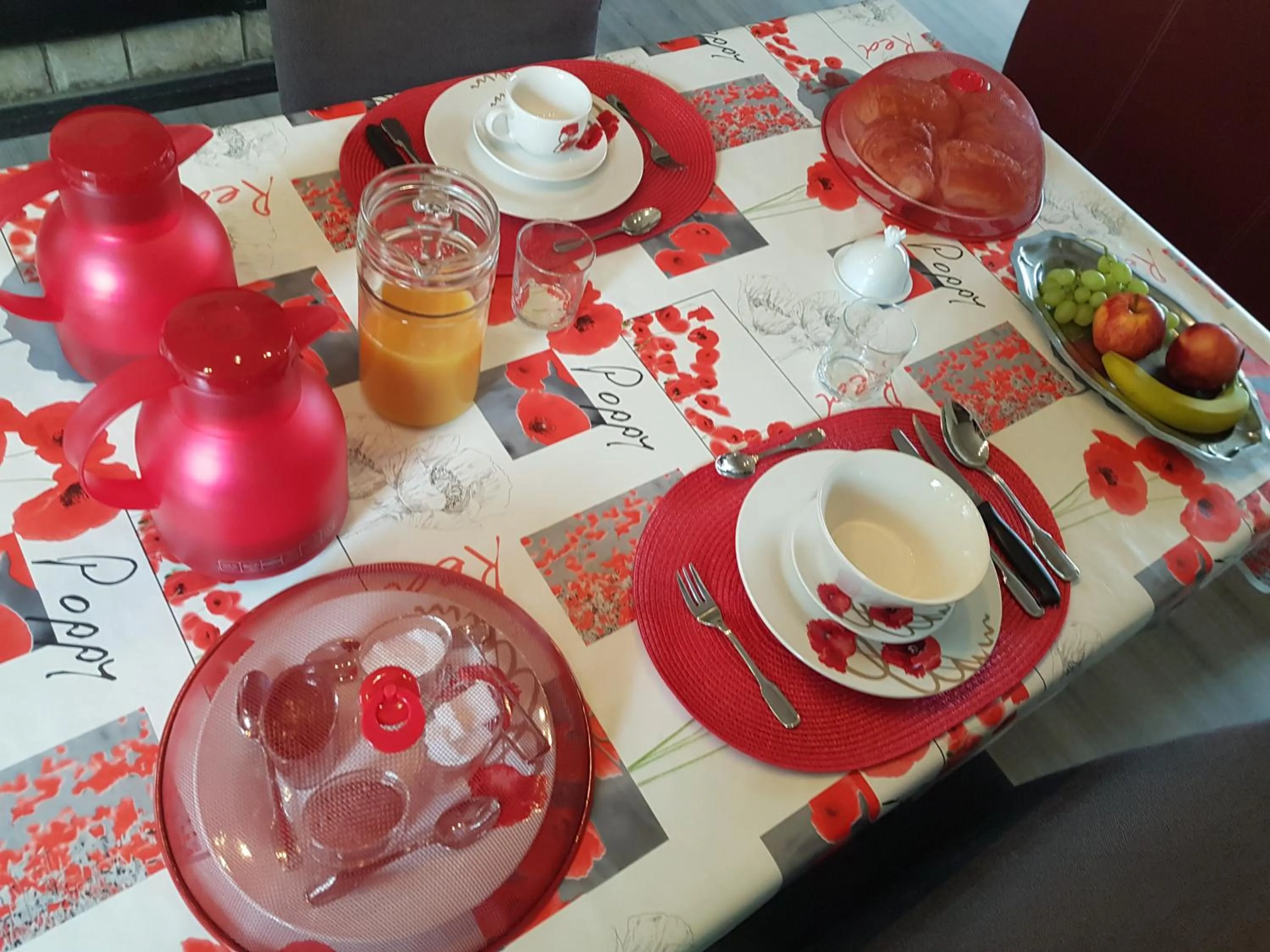 Breakfast in Mary's Poppies - Bed & Breakfast