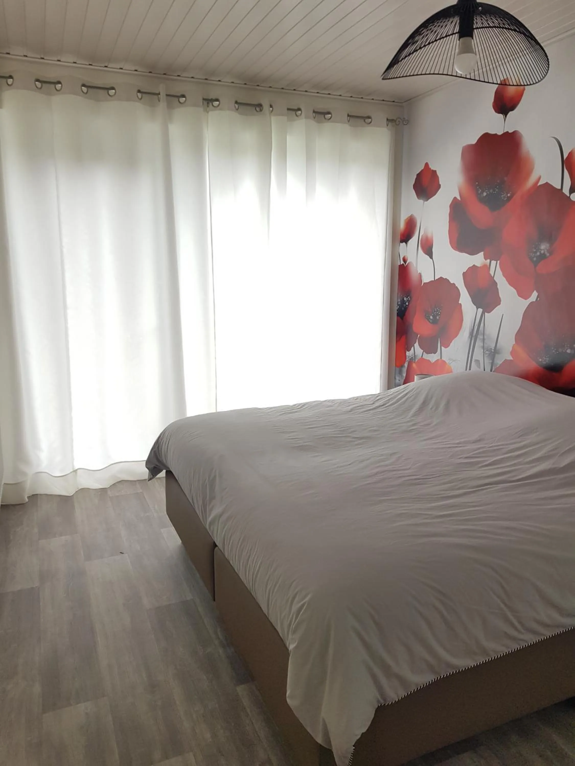 Bed in Mary's Poppies - Bed & Breakfast