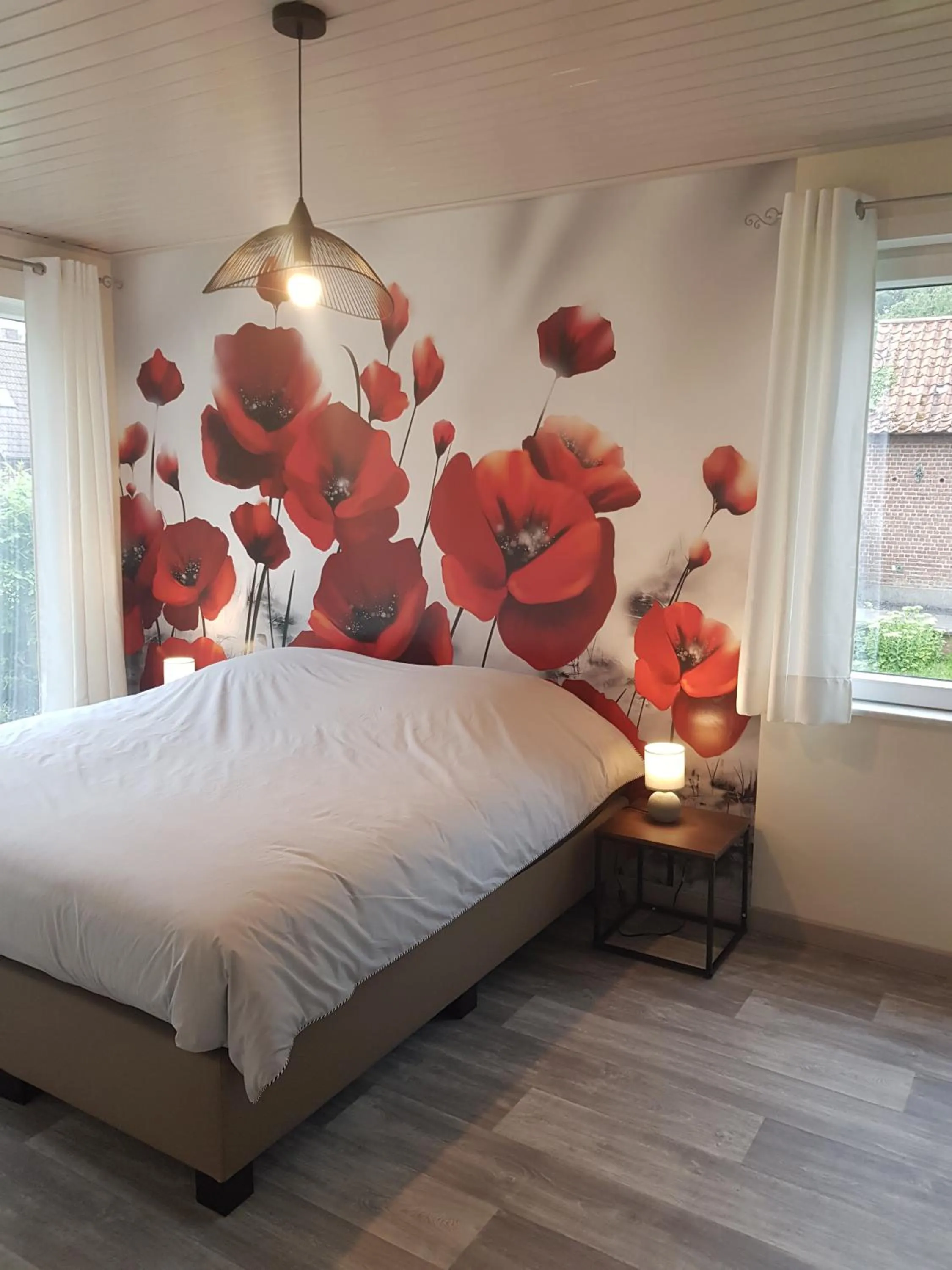 Bed in Mary's Poppies - Bed & Breakfast