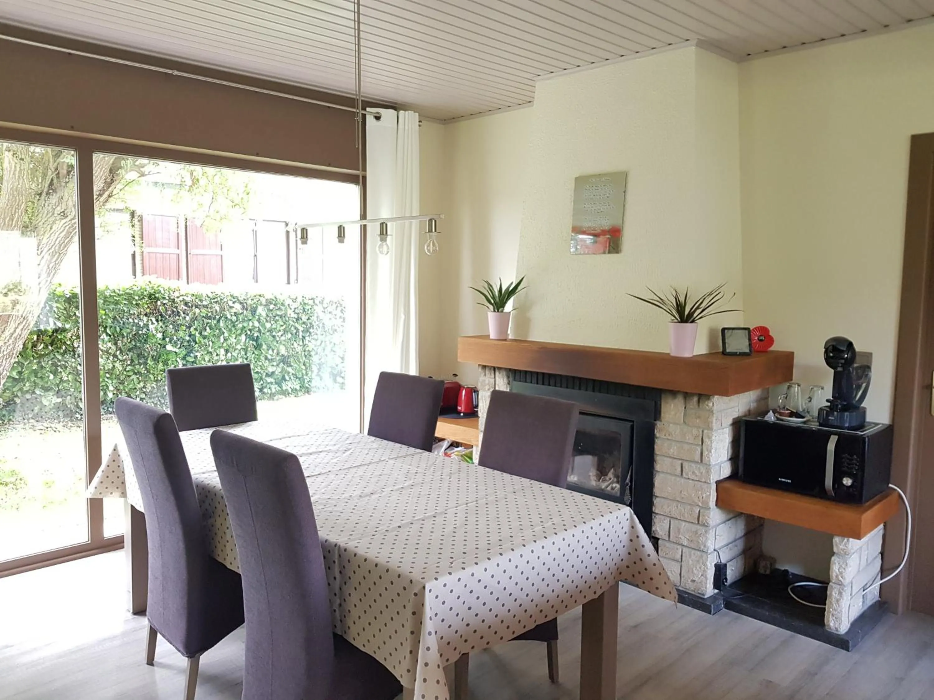 Restaurant/places to eat in Mary's Poppies - Bed & Breakfast