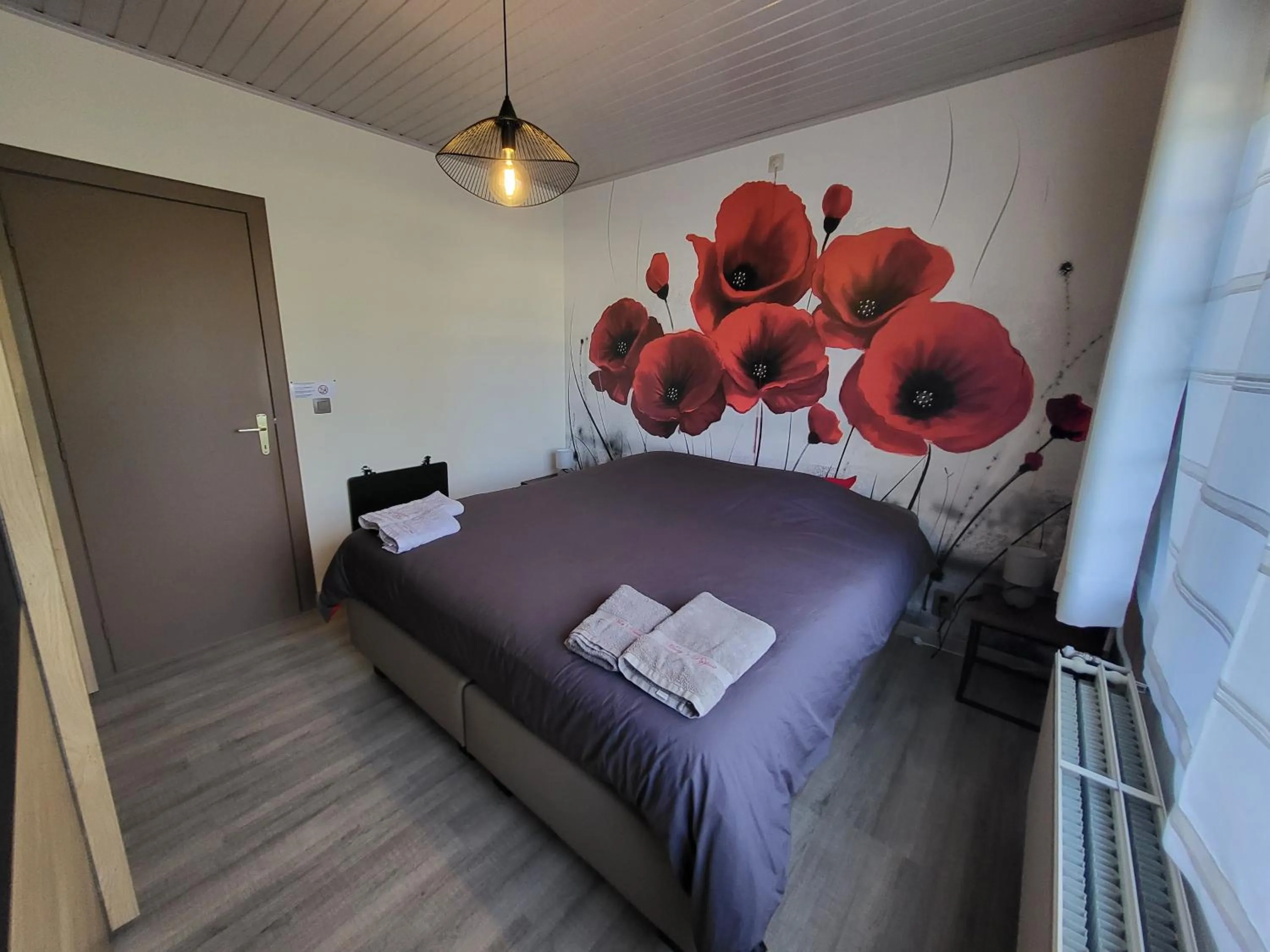 Bed in Mary's Poppies - Bed & Breakfast